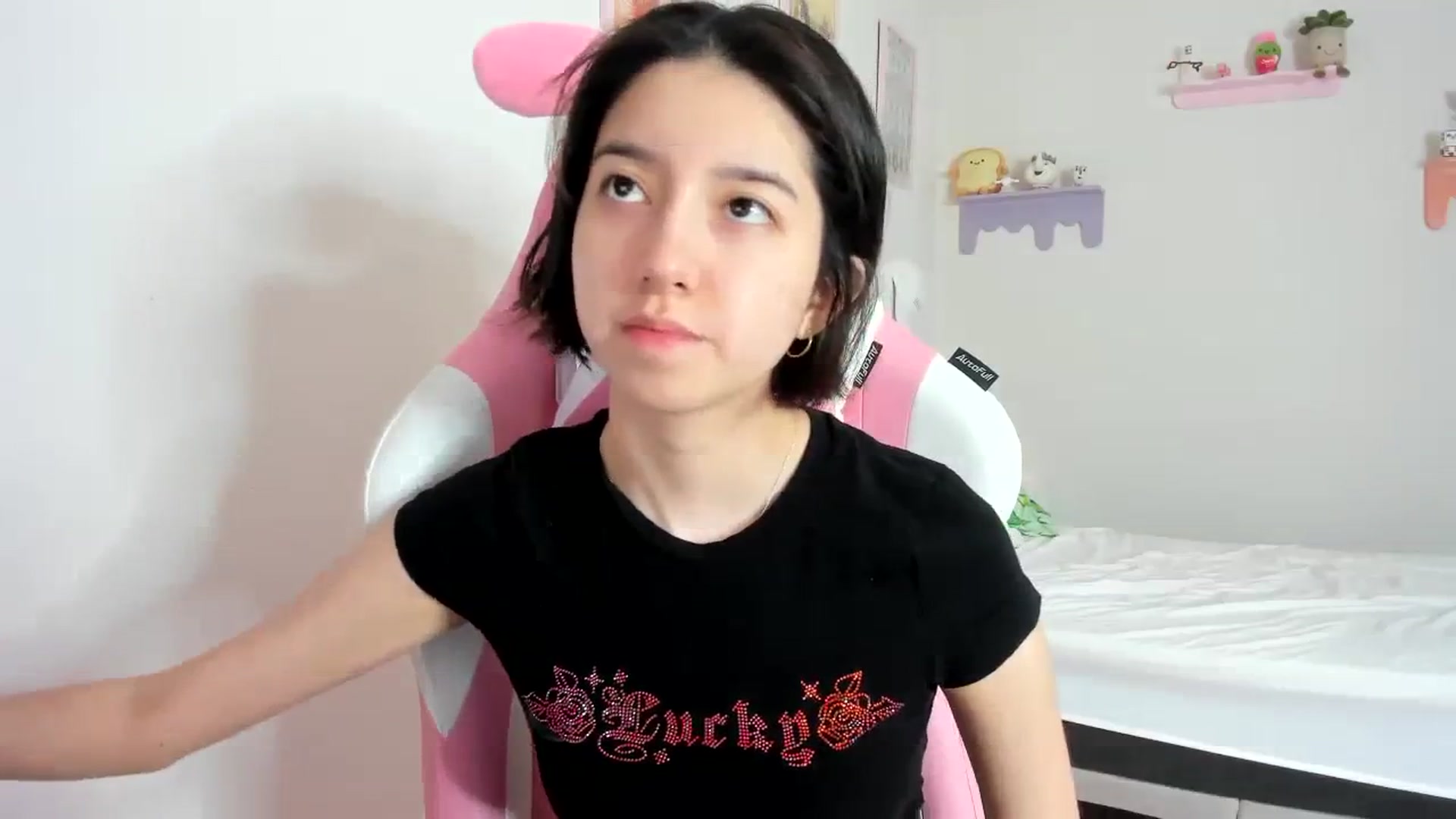 Gallery image thumbnail from Cherrycute666's myfreecams stream on, 10/07/2023, 18:23 image 4 of 20