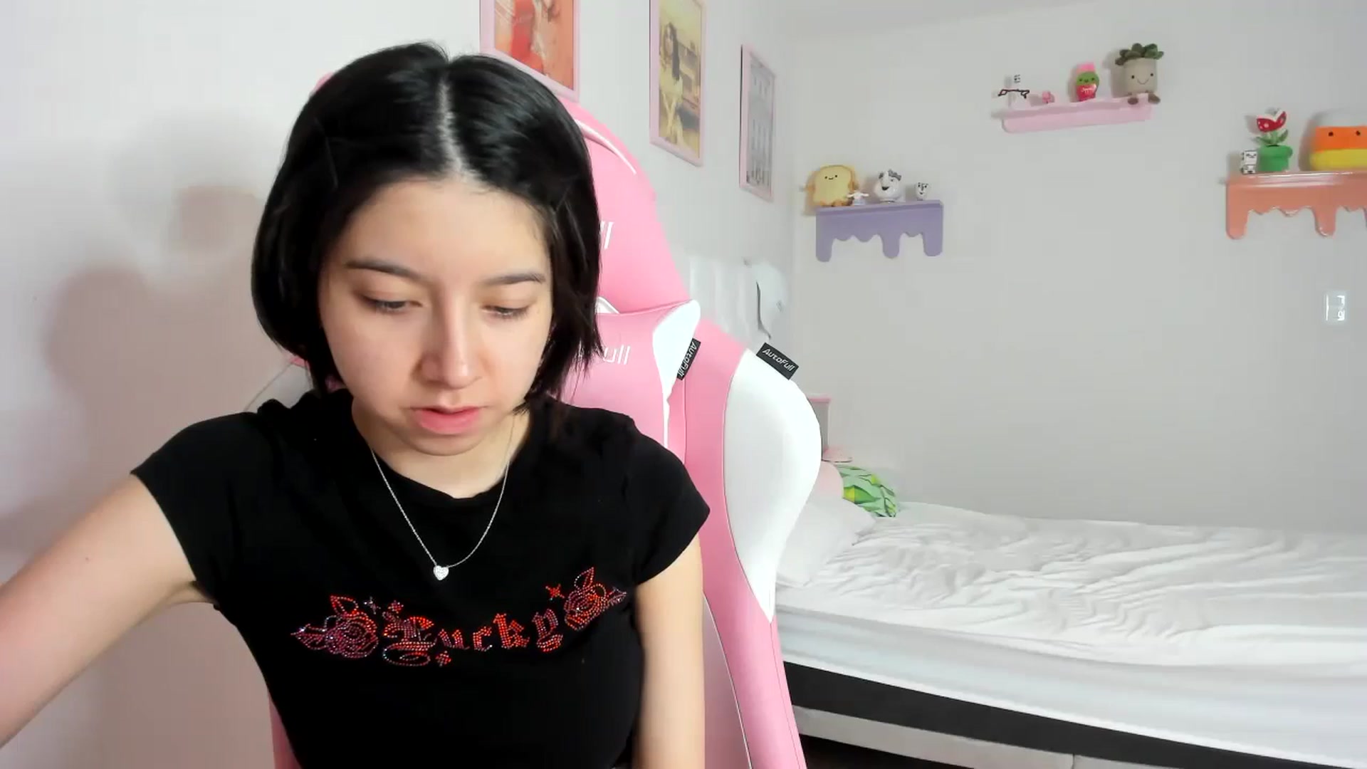Gallery image thumbnail from Cherrycute666's myfreecams stream on, 10/08/2023, 01:50 image 7 of 20