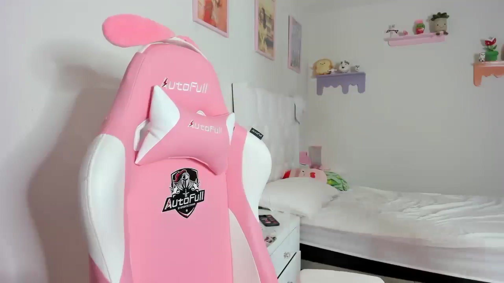 Gallery image thumbnail from Cherrycute666's myfreecams stream on, 10/08/2023, 01:50 image 19 of 20