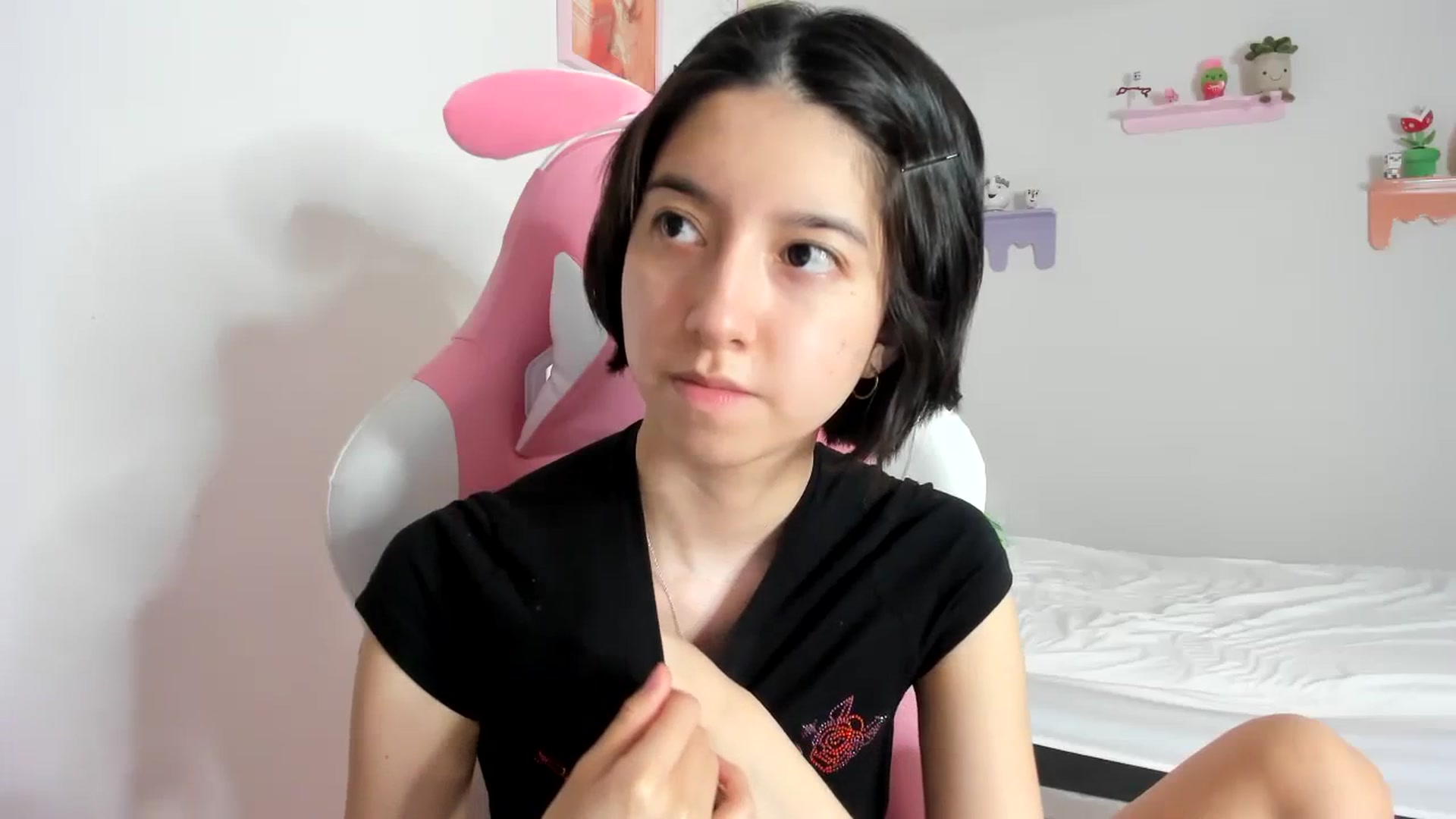 Gallery image thumbnail from Cherrycute666's myfreecams stream on, 10/08/2023, 01:50 image 16 of 20