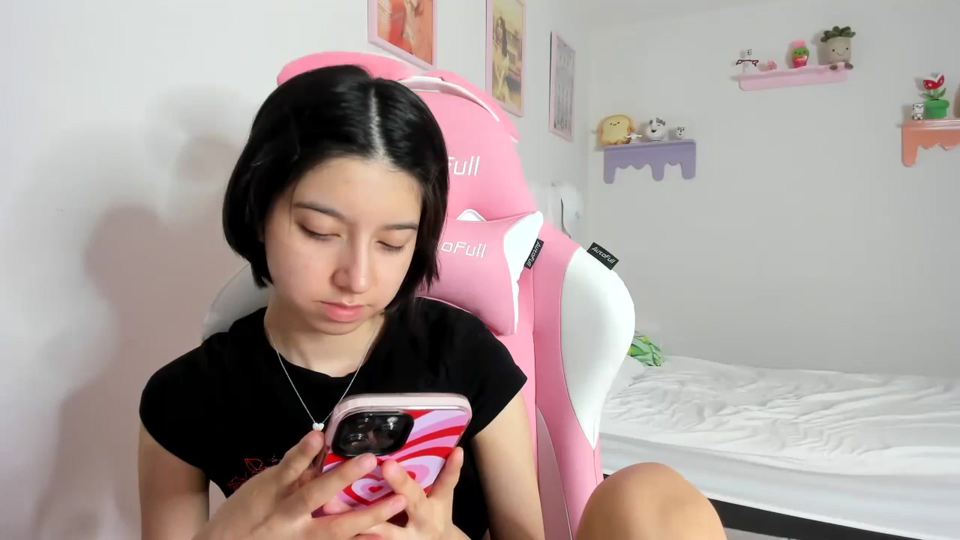 Gallery image thumbnail from Cherrycute666's myfreecams stream on, 10/08/2023, 01:50 image 13 of 20