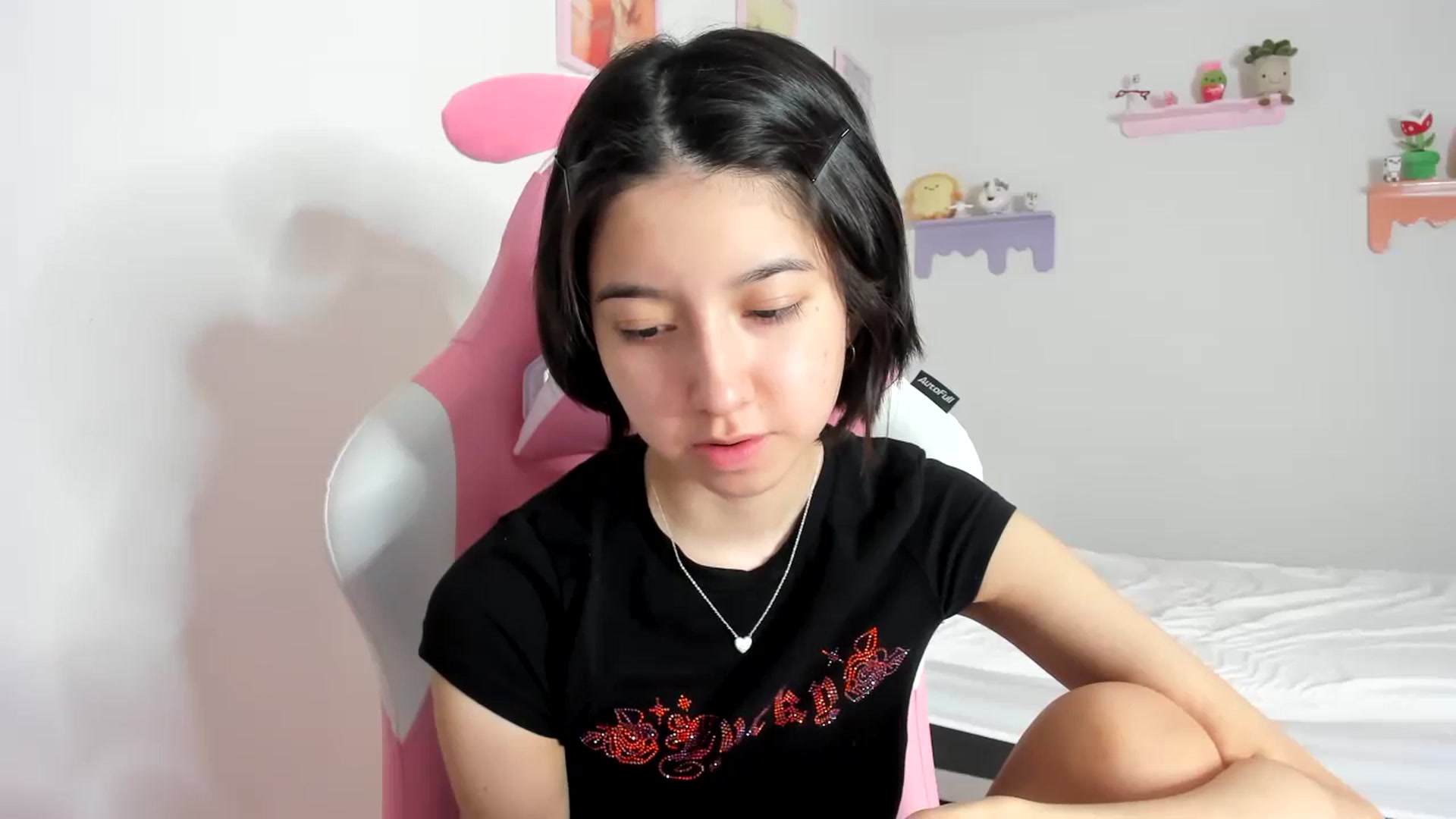 Gallery image thumbnail from Cherrycute666's myfreecams stream on, 10/08/2023, 01:50 image 15 of 20