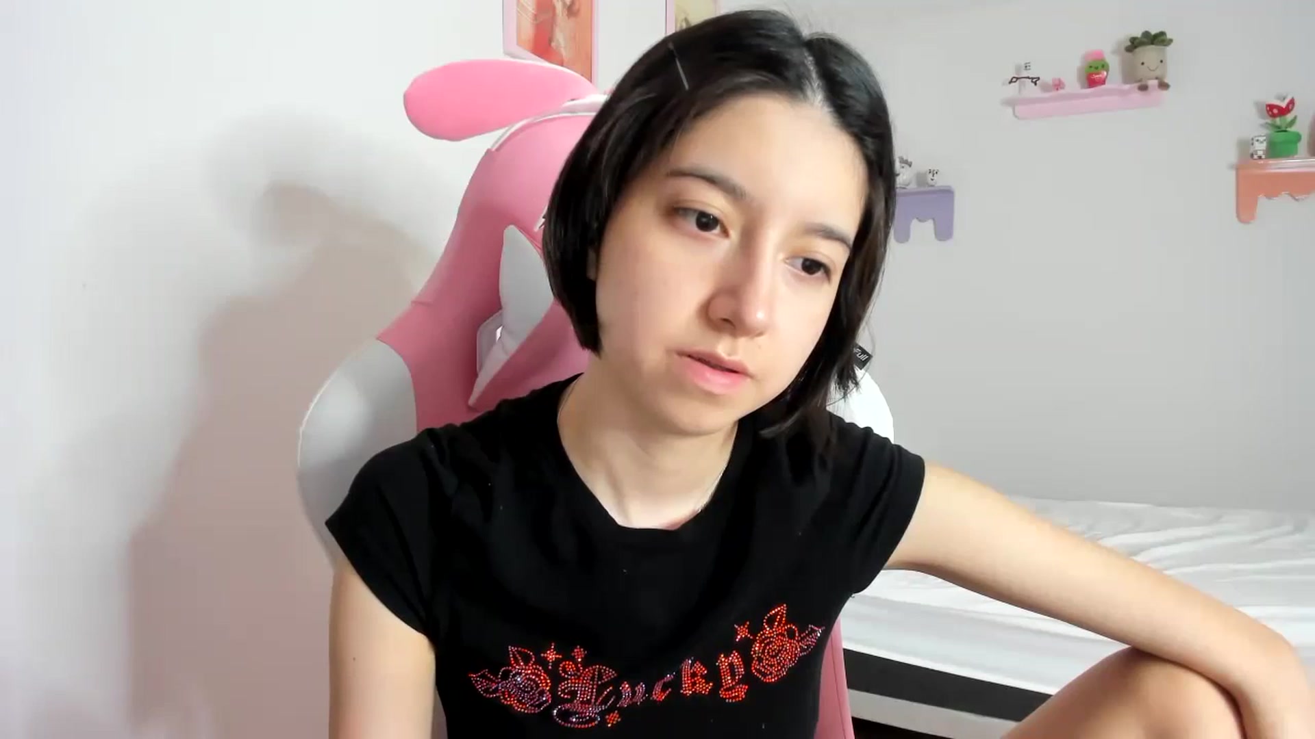 Gallery image thumbnail from Cherrycute666's myfreecams stream on, 10/08/2023, 01:50 image 17 of 20