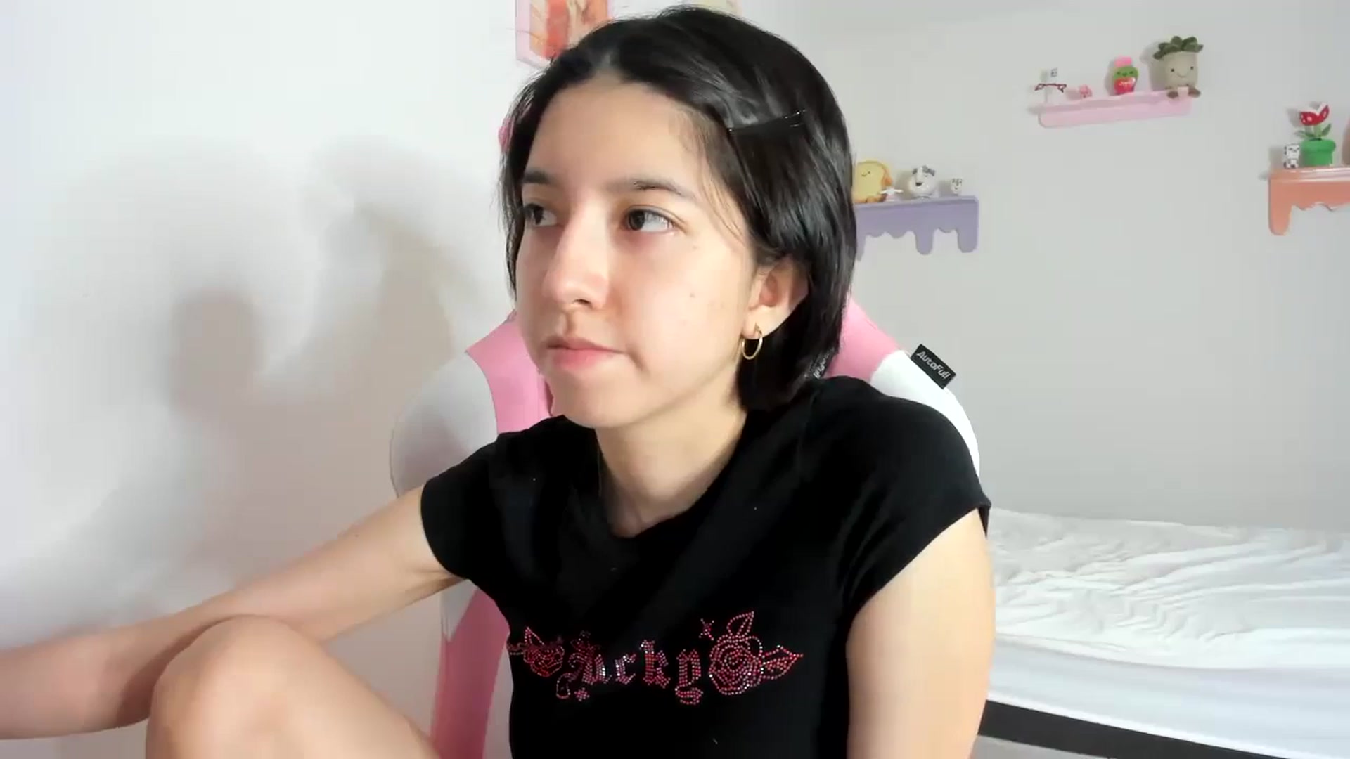 Gallery image thumbnail from Cherrycute666's myfreecams stream on, 10/08/2023, 02:19 image 2 of 20