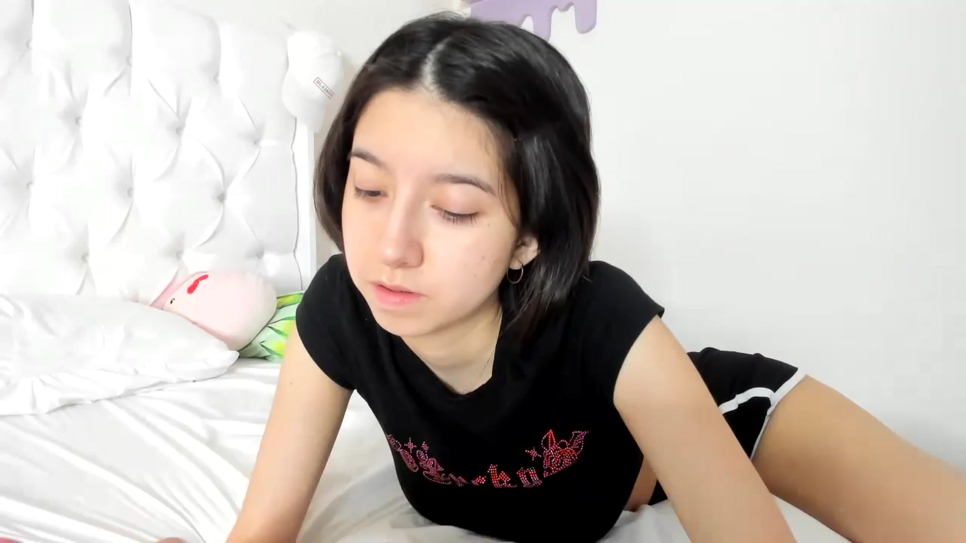 Gallery image thumbnail from Cherrycute666's myfreecams stream on, 10/08/2023, 02:19 image 17 of 20