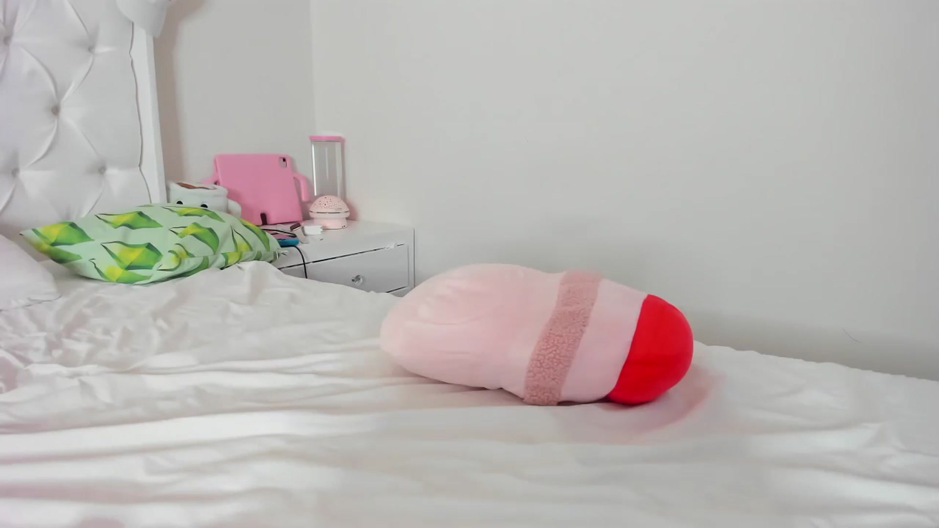 Gallery image thumbnail from Cherrycute666's myfreecams stream on, 10/08/2023, 03:19 image 2 of 20
