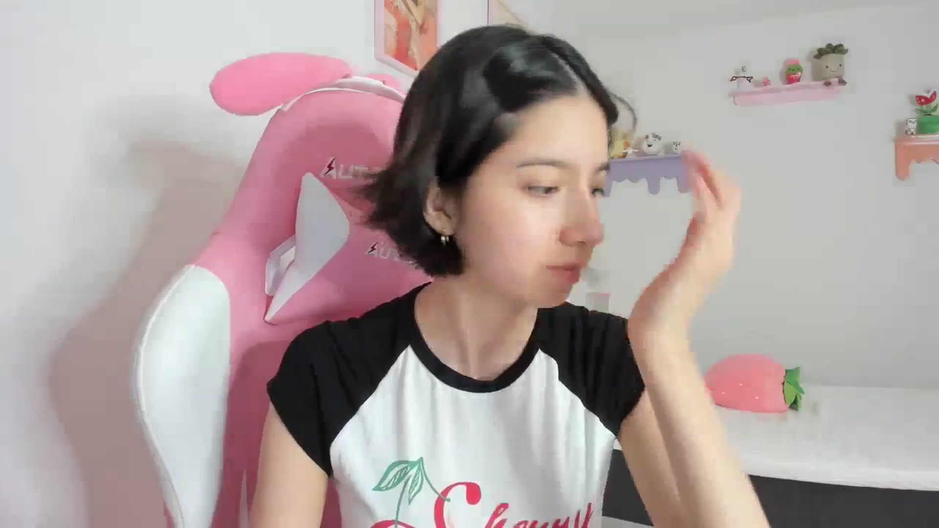 Gallery image thumbnail from Cherrycute666's myfreecams stream on, 10/09/2023, 22:29 image 6 of 20
