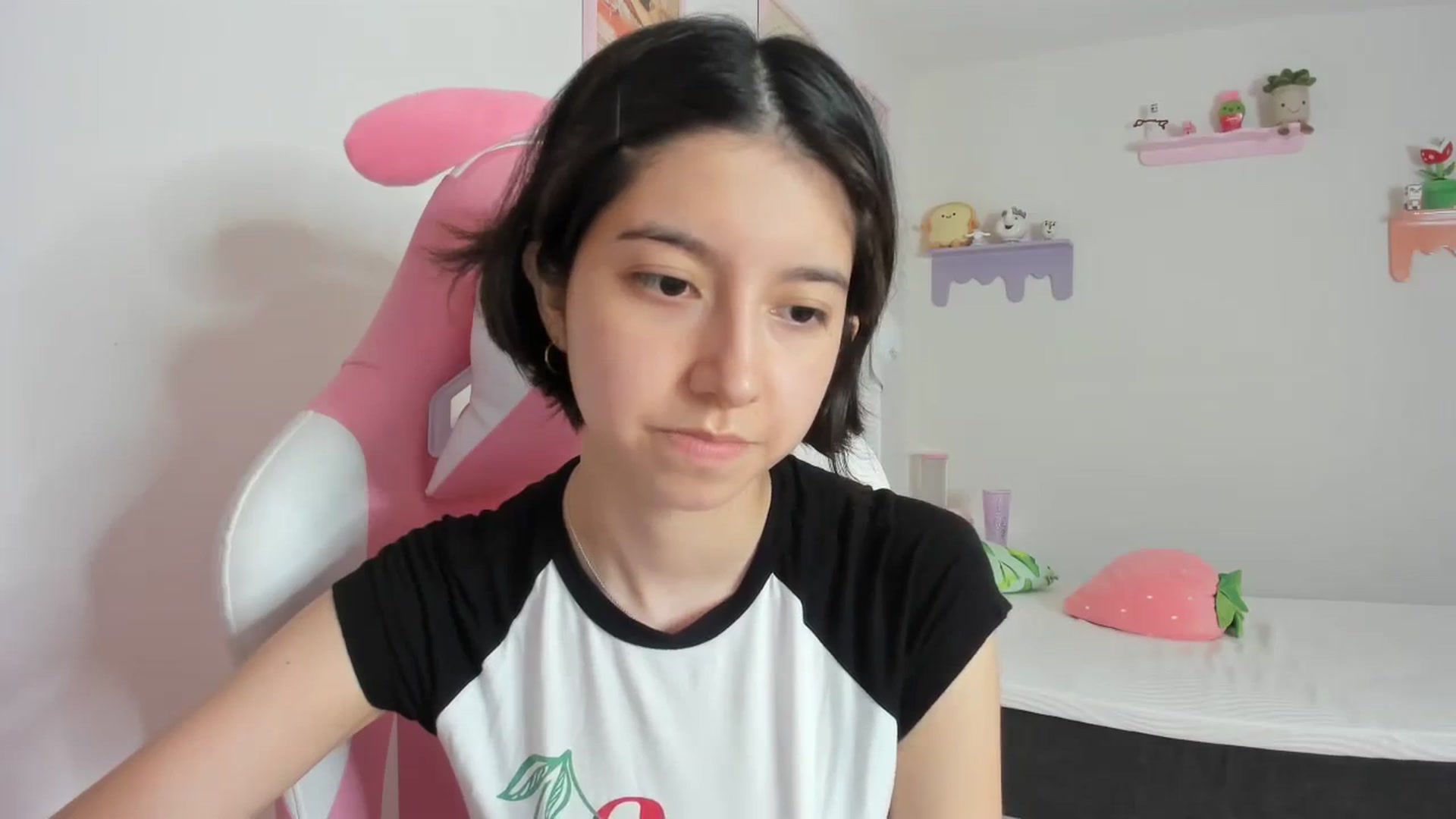 Gallery image thumbnail from Cherrycute666's myfreecams stream on, 10/09/2023, 22:29 image 7 of 20