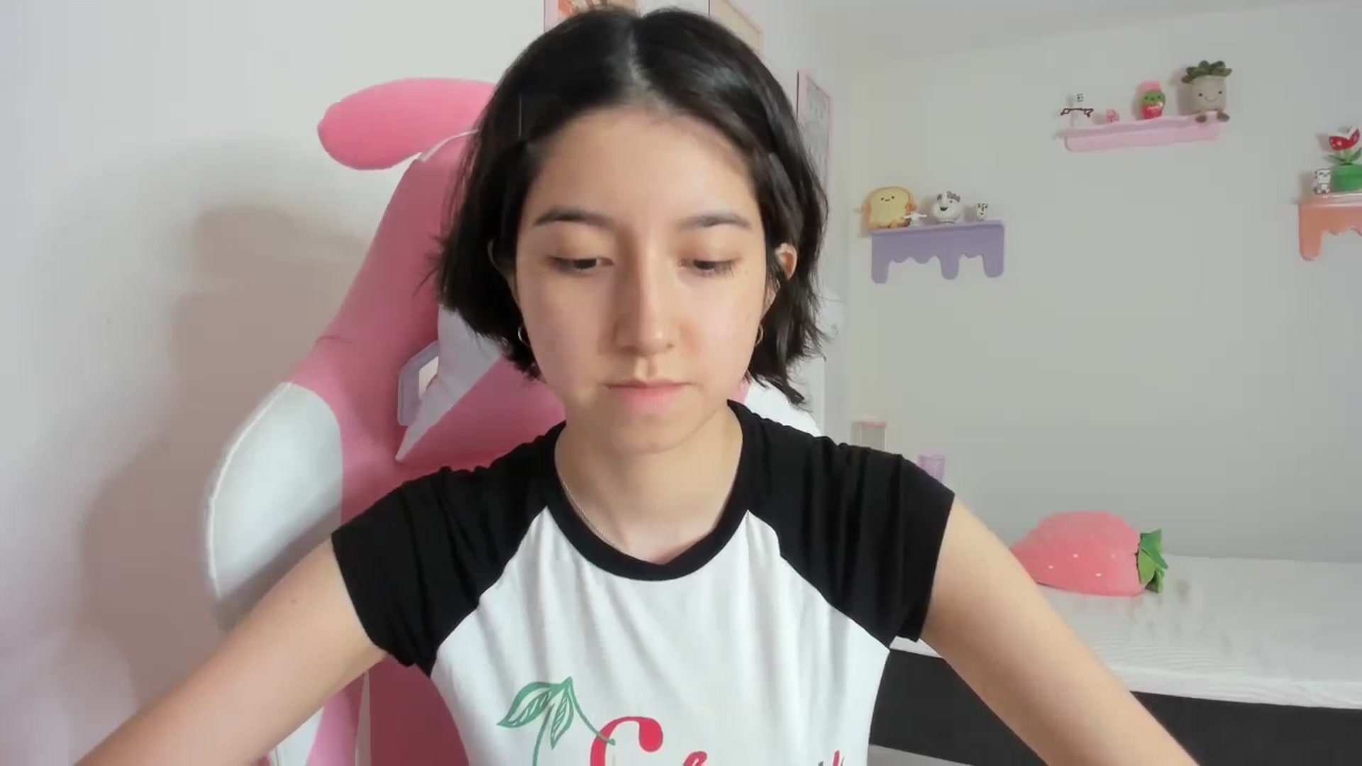 Gallery image thumbnail from Cherrycute666's myfreecams stream on, 10/09/2023, 22:29 image 4 of 20