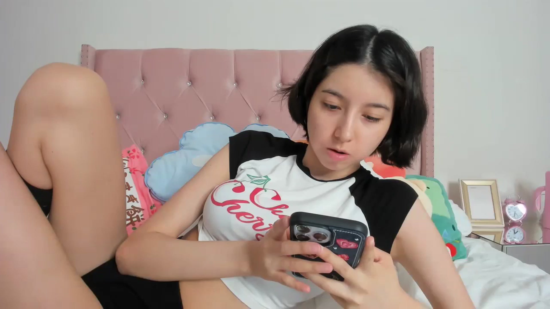 Gallery image thumbnail from Cherrycute666's myfreecams stream on, 10/09/2023, 23:55 image 6 of 20