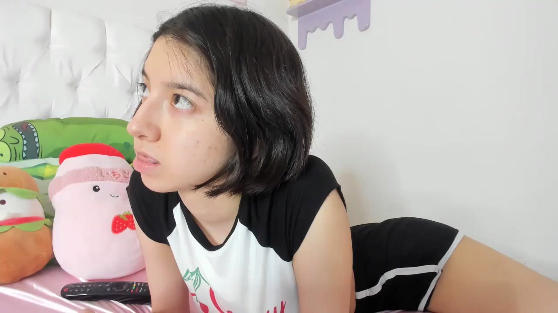 Gallery image thumbnail from Cherrycute666's myfreecams stream on, 10/10/2023, 24:20 image 12 of 20
