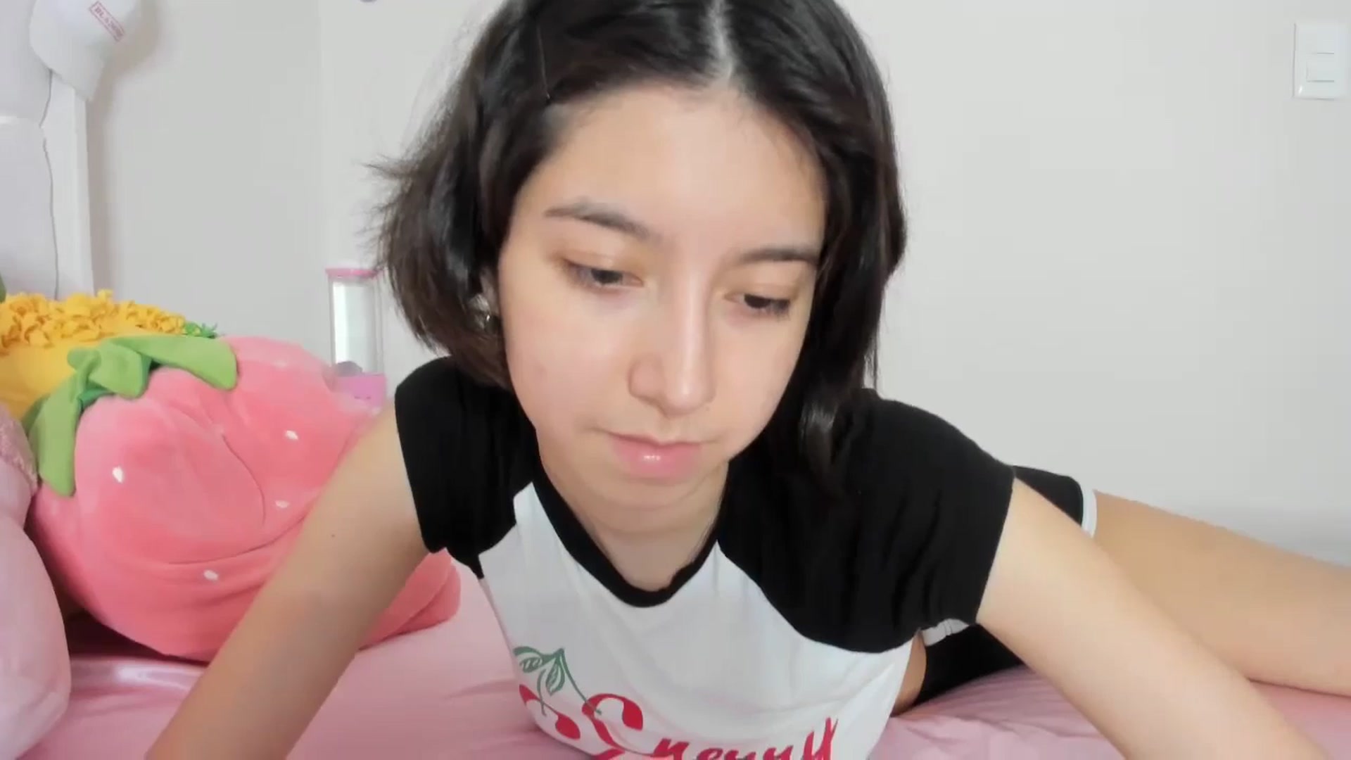 Gallery image thumbnail from Cherrycute666's myfreecams stream on, 10/10/2023, 24:20 image 20 of 20