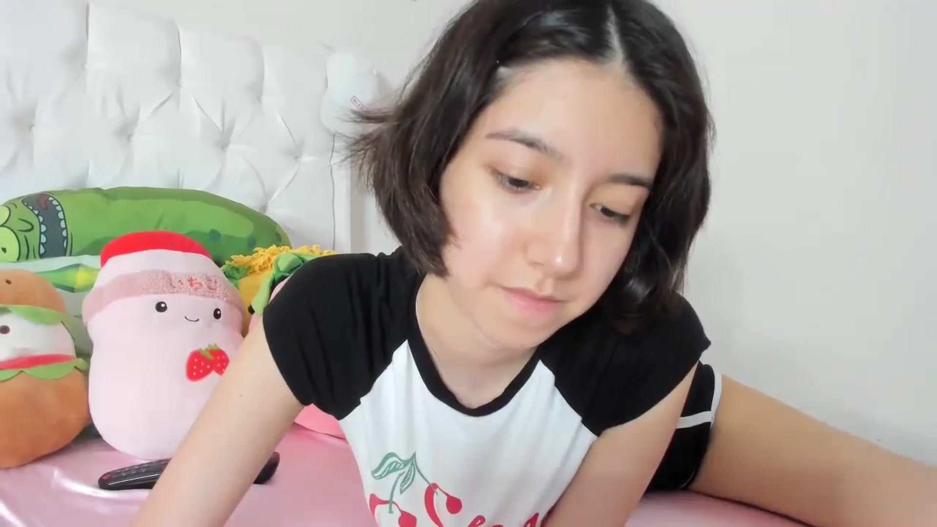 Gallery image thumbnail from Cherrycute666's myfreecams stream on, 10/10/2023, 24:20 image 10 of 20