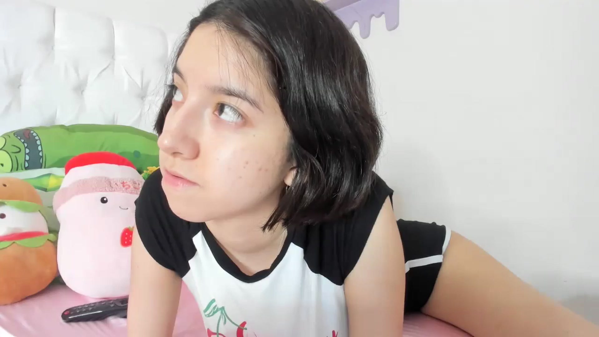 Gallery image thumbnail from Cherrycute666's myfreecams stream on, 10/10/2023, 24:20 image 4 of 20