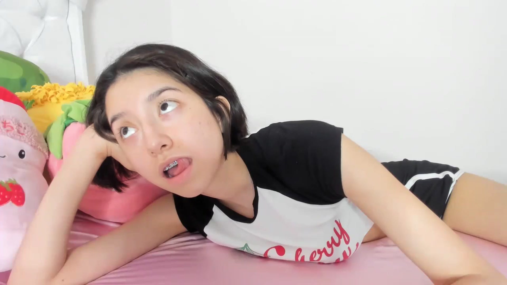 Gallery image thumbnail from Cherrycute666's myfreecams stream on, 10/10/2023, 24:34 image 5 of 20