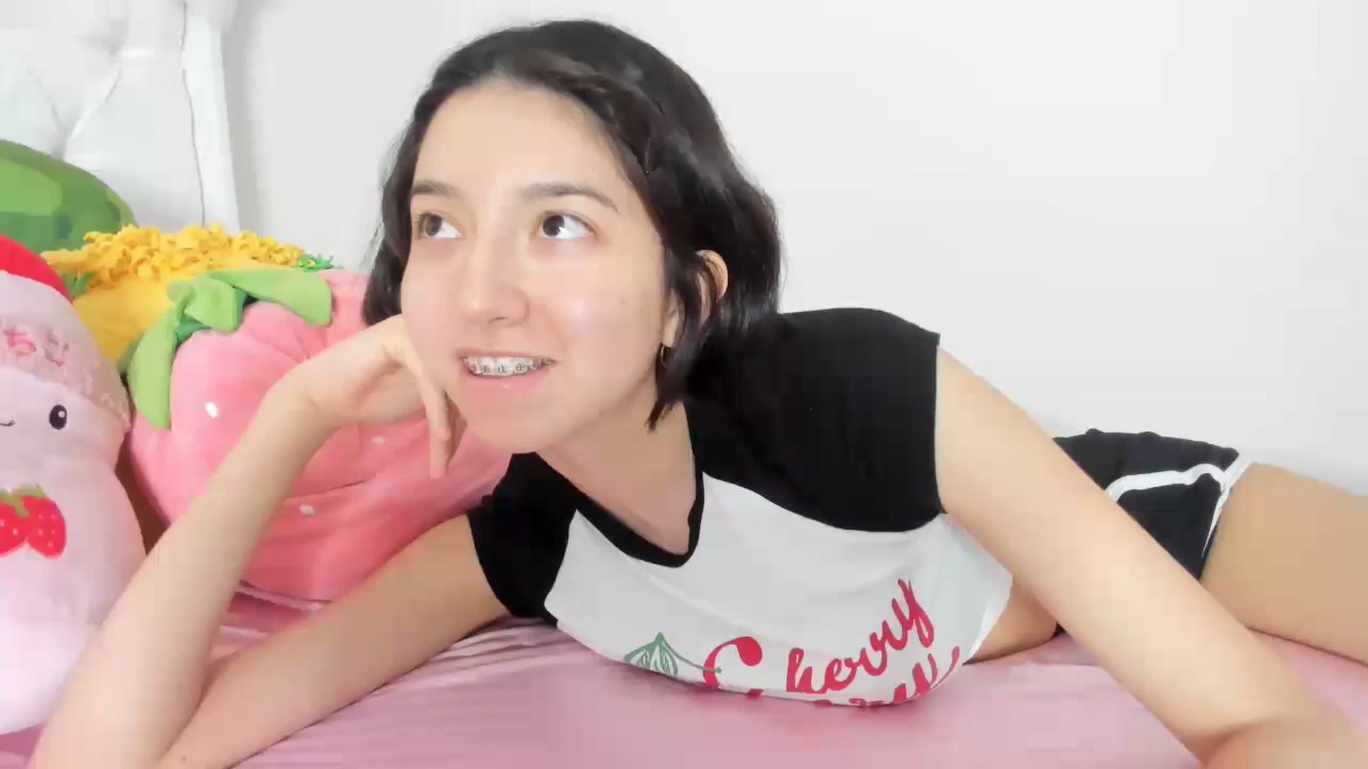 Gallery image thumbnail from Cherrycute666's myfreecams stream on, 10/10/2023, 24:34 image 3 of 20