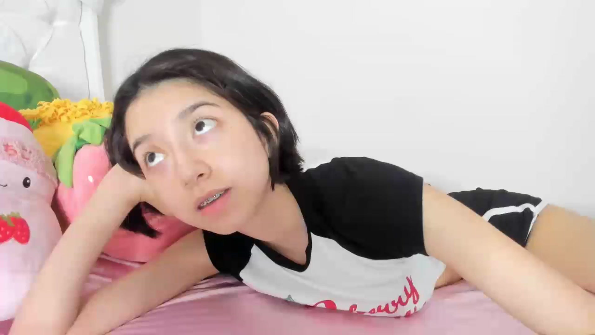 Gallery image thumbnail from Cherrycute666's myfreecams stream on, 10/10/2023, 24:34 image 1 of 20