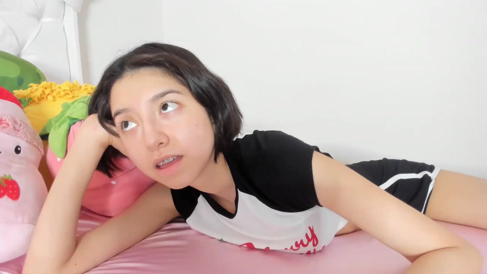 Gallery image thumbnail from Cherrycute666's myfreecams stream on, 10/10/2023, 24:34 image 9 of 20
