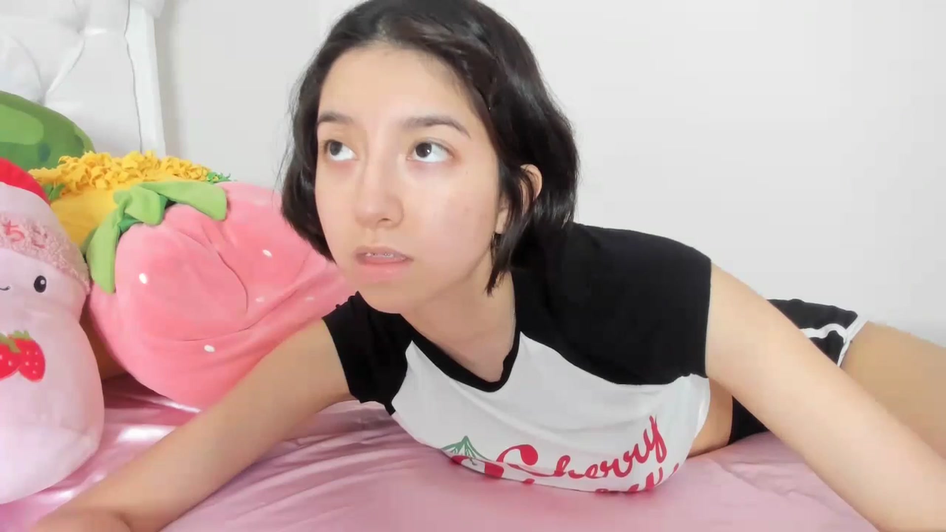 Gallery image thumbnail from Cherrycute666's myfreecams stream on, 10/10/2023, 24:34 image 2 of 20