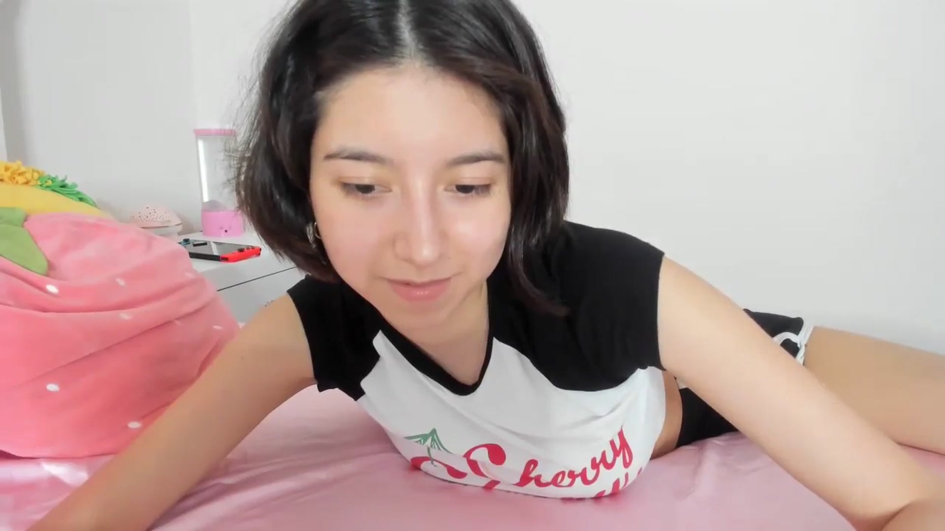 Gallery image thumbnail from Cherrycute666's myfreecams stream on, 10/10/2023, 24:34 image 14 of 20