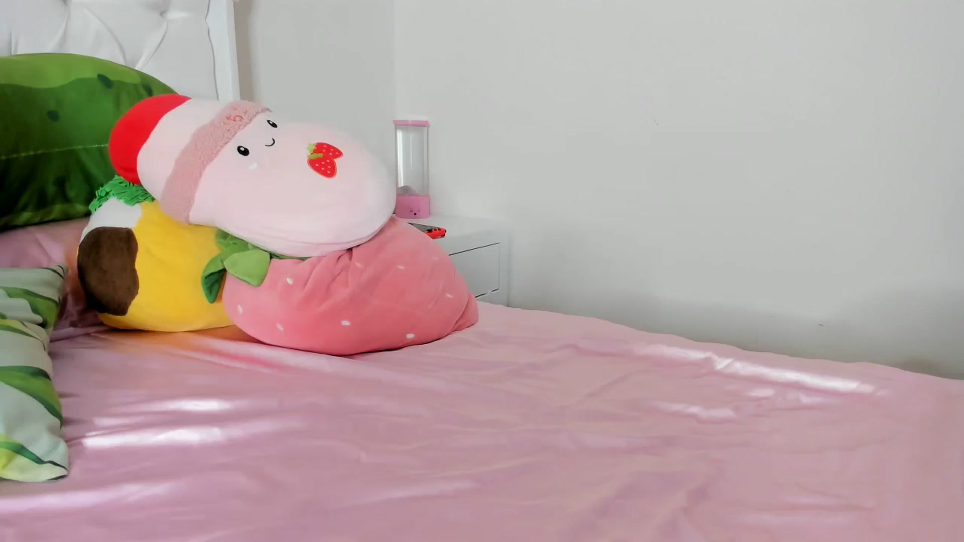 Gallery image thumbnail from Cherrycute666's myfreecams stream on, 10/10/2023, 01:05 image 7 of 20