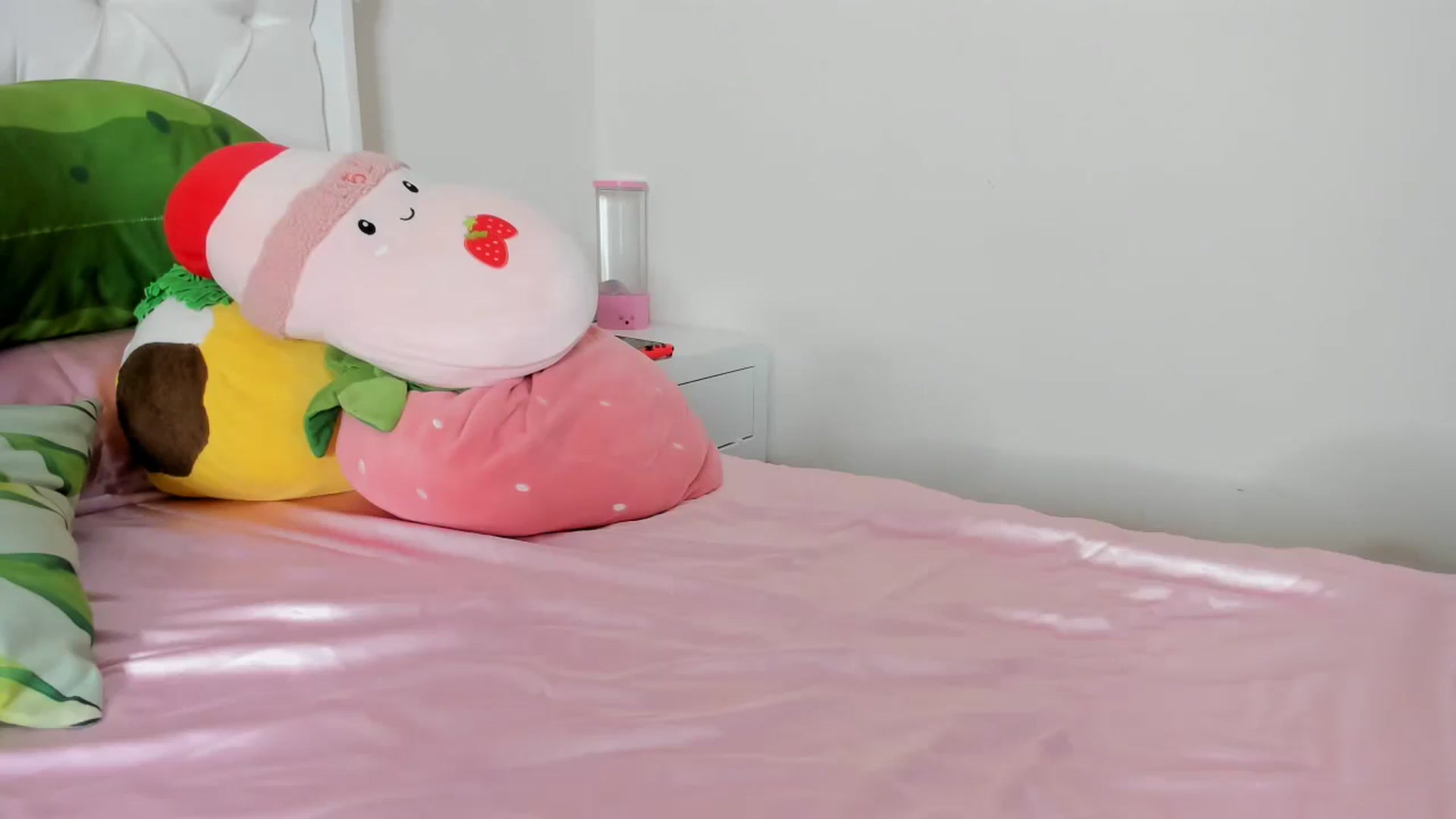 Gallery image thumbnail from Cherrycute666's myfreecams stream on, 10/10/2023, 01:05 image 5 of 20