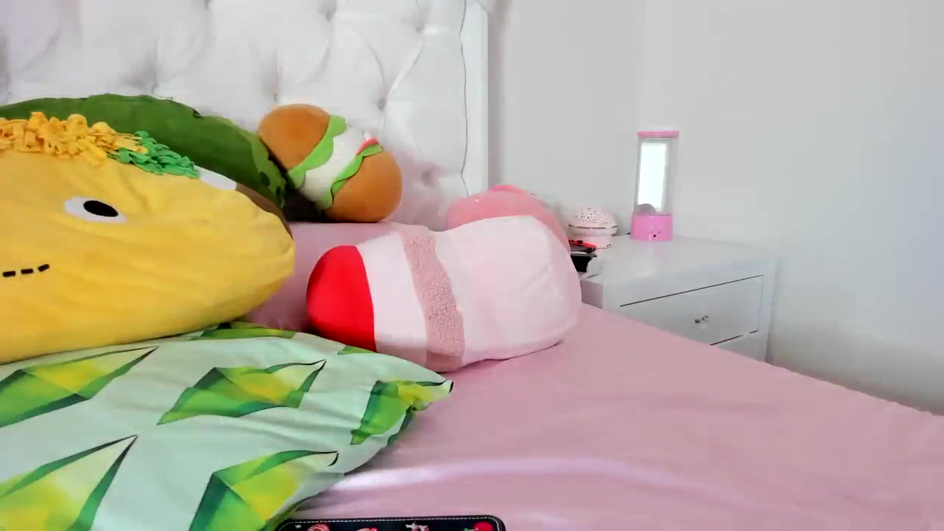 Gallery image thumbnail from Cherrycute666's myfreecams stream on, 10/10/2023, 08:16 image 7 of 20