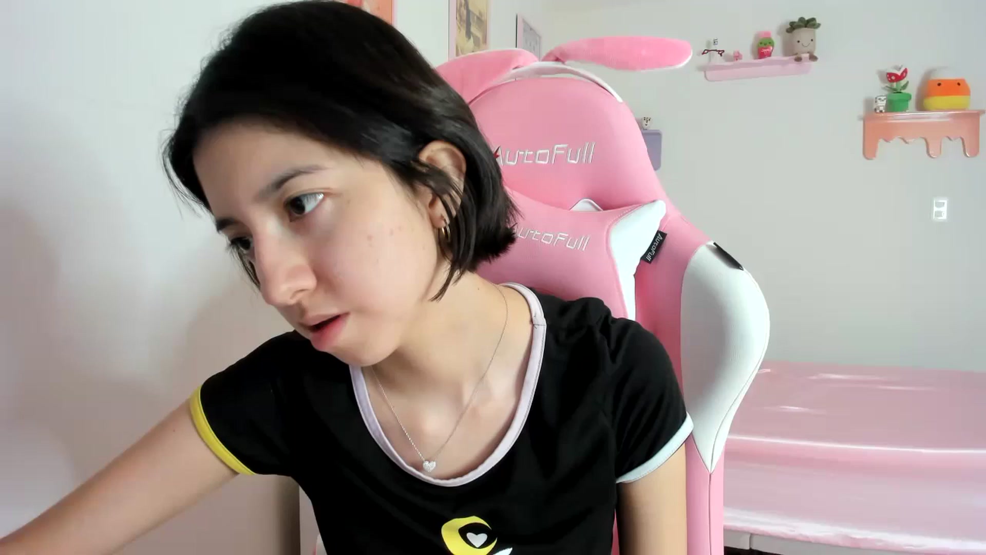 Gallery image thumbnail from Cherrycute666's myfreecams stream on, 10/10/2023, 20:40 image 11 of 20