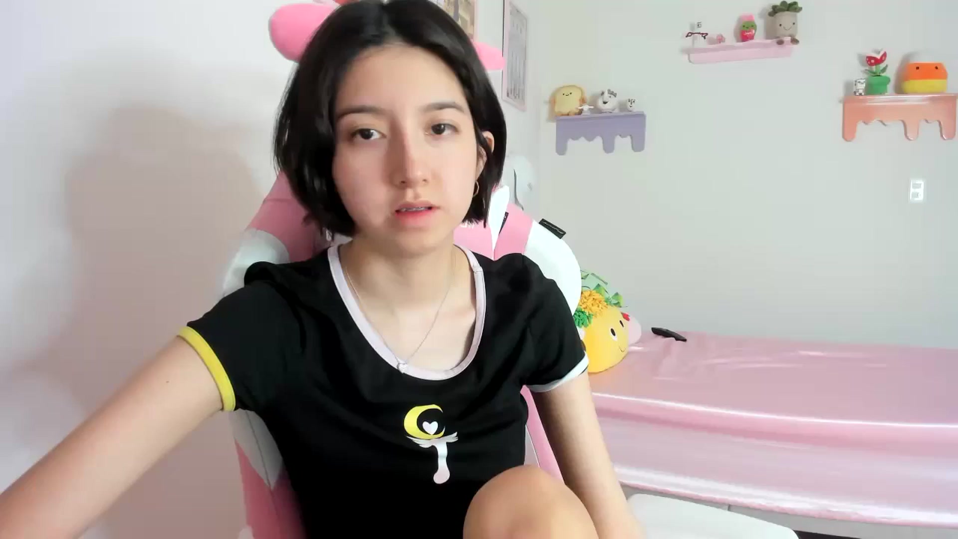 Gallery image thumbnail from Cherrycute666's myfreecams stream on, 10/10/2023, 20:40 image 15 of 20