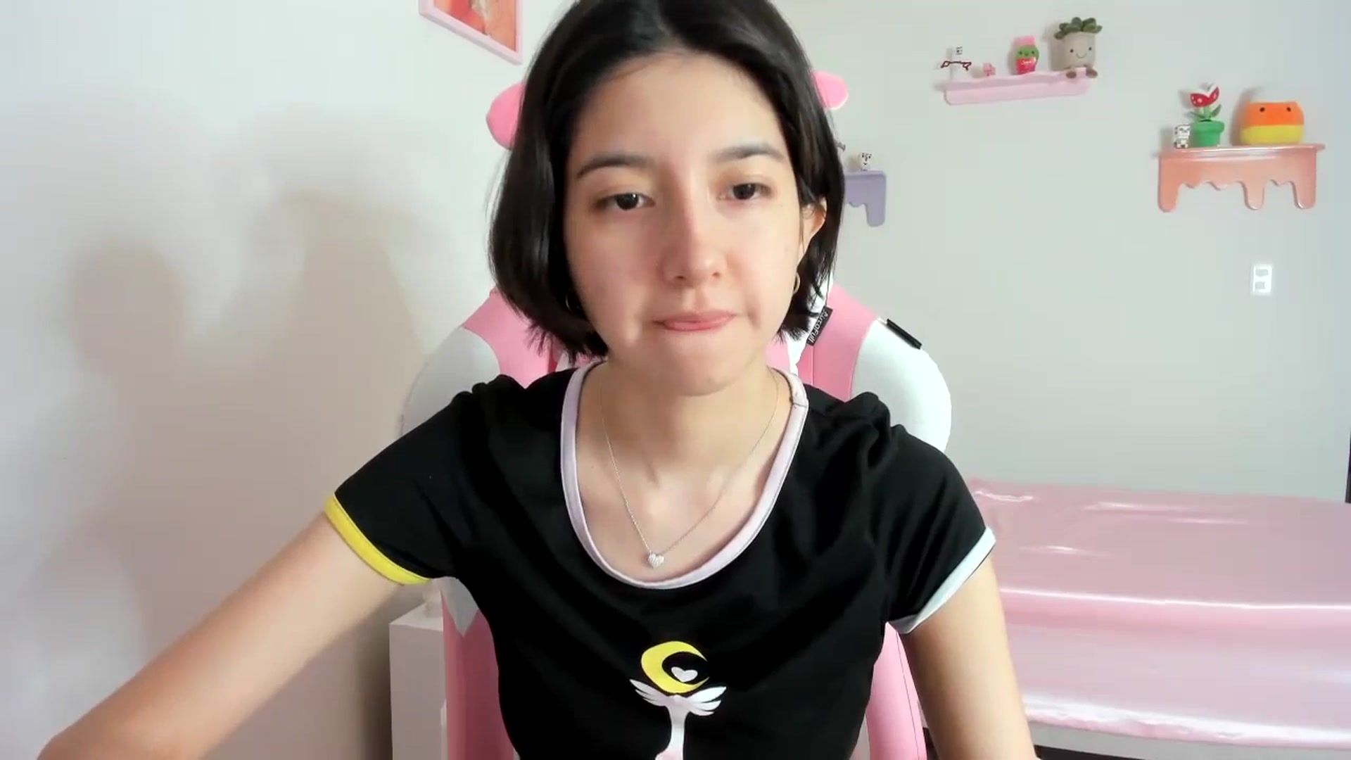 Gallery image thumbnail from Cherrycute666's myfreecams stream on, 10/10/2023, 20:40 image 4 of 20