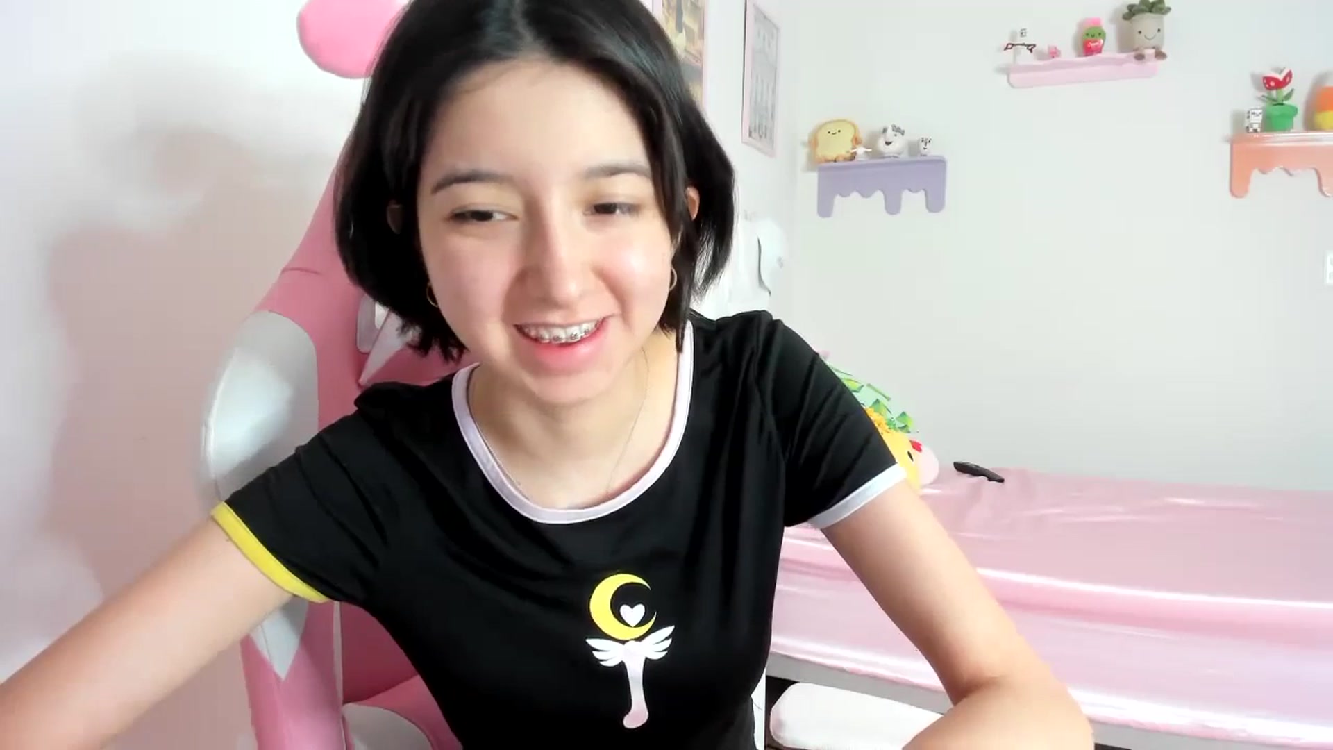 Gallery image thumbnail from Cherrycute666's myfreecams stream on, 10/10/2023, 20:40 image 16 of 20