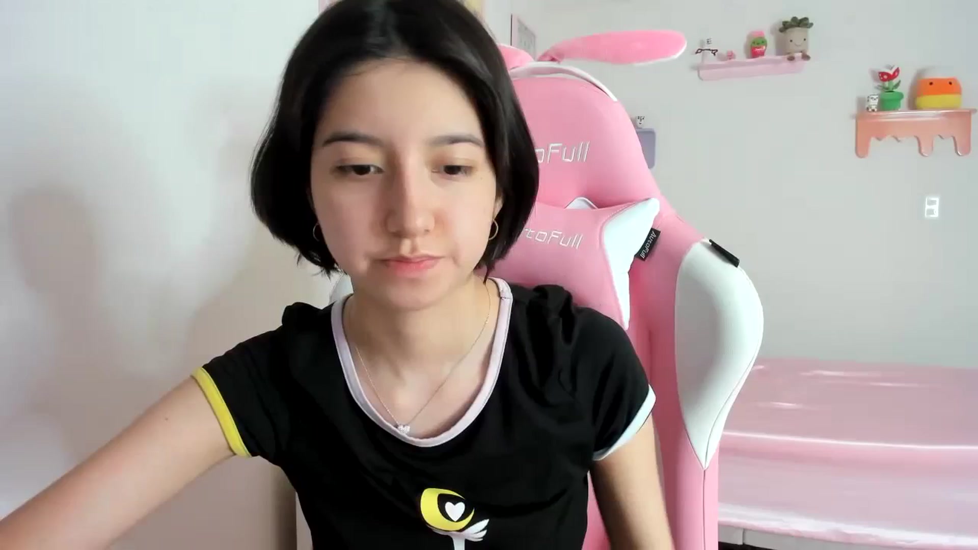 Gallery image thumbnail from Cherrycute666's myfreecams stream on, 10/10/2023, 20:40 image 12 of 20