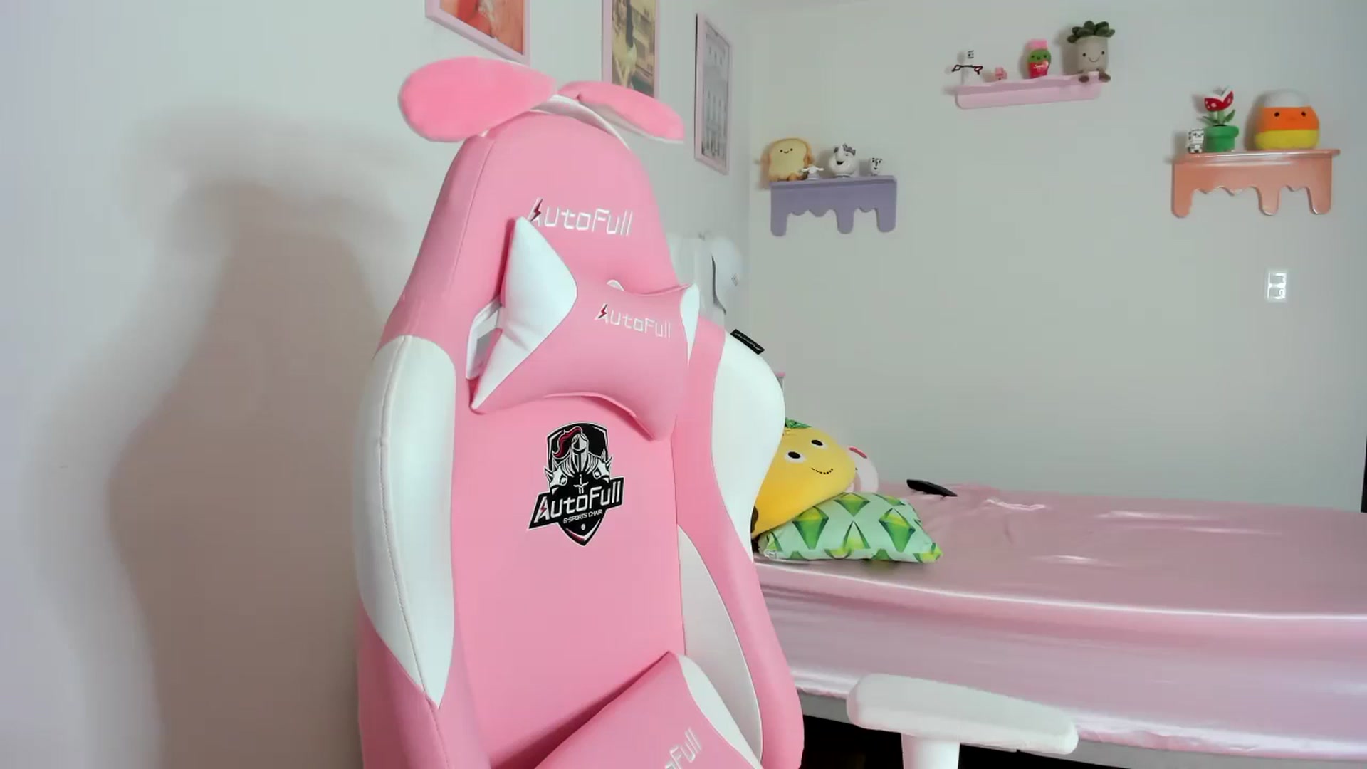 Gallery image thumbnail from Cherrycute666's myfreecams stream on, 10/10/2023, 20:40 image 5 of 20