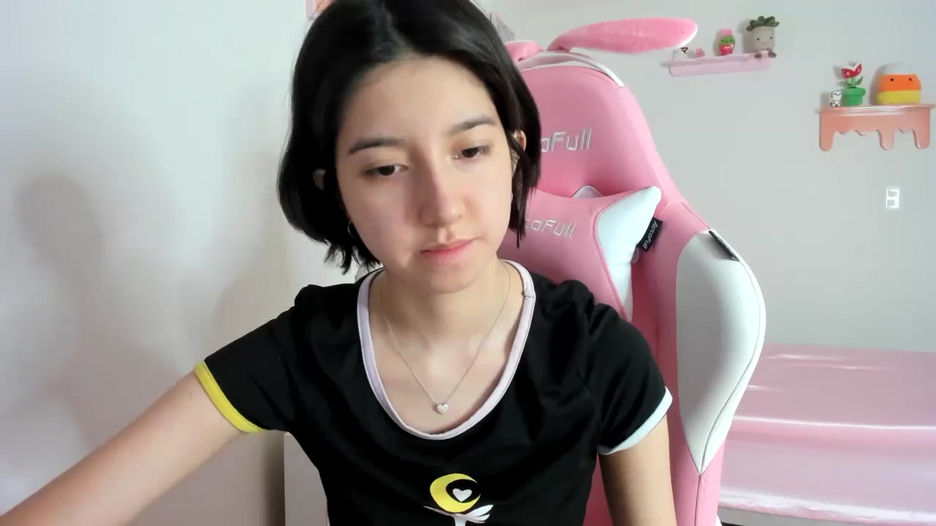 Gallery image thumbnail from Cherrycute666's myfreecams stream on, 10/10/2023, 20:40 image 10 of 20