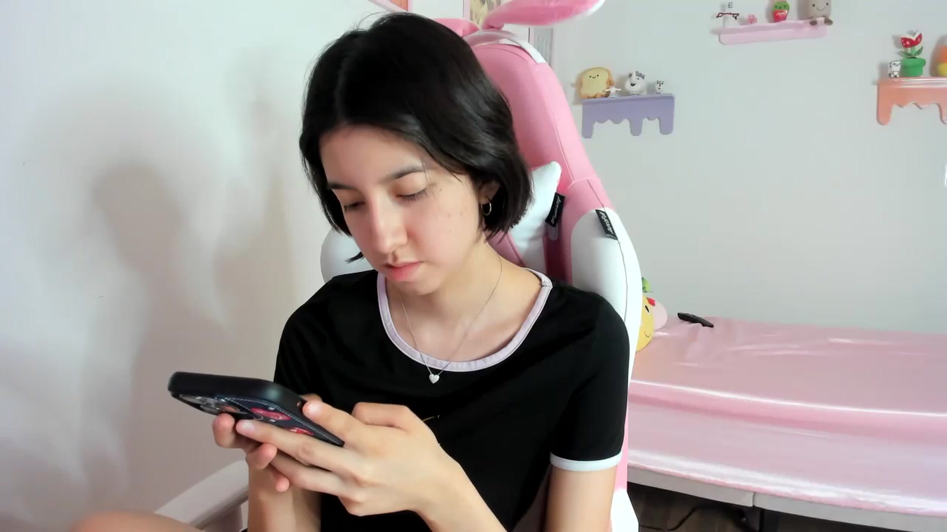 Gallery image thumbnail from Cherrycute666's myfreecams stream on, 10/10/2023, 20:40 image 20 of 20