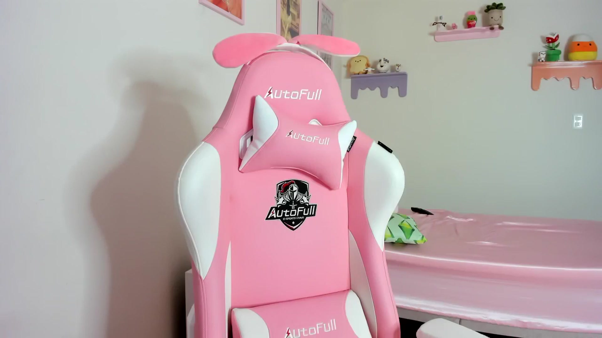 Gallery image thumbnail from Cherrycute666's myfreecams stream on, 10/10/2023, 20:40 image 7 of 20