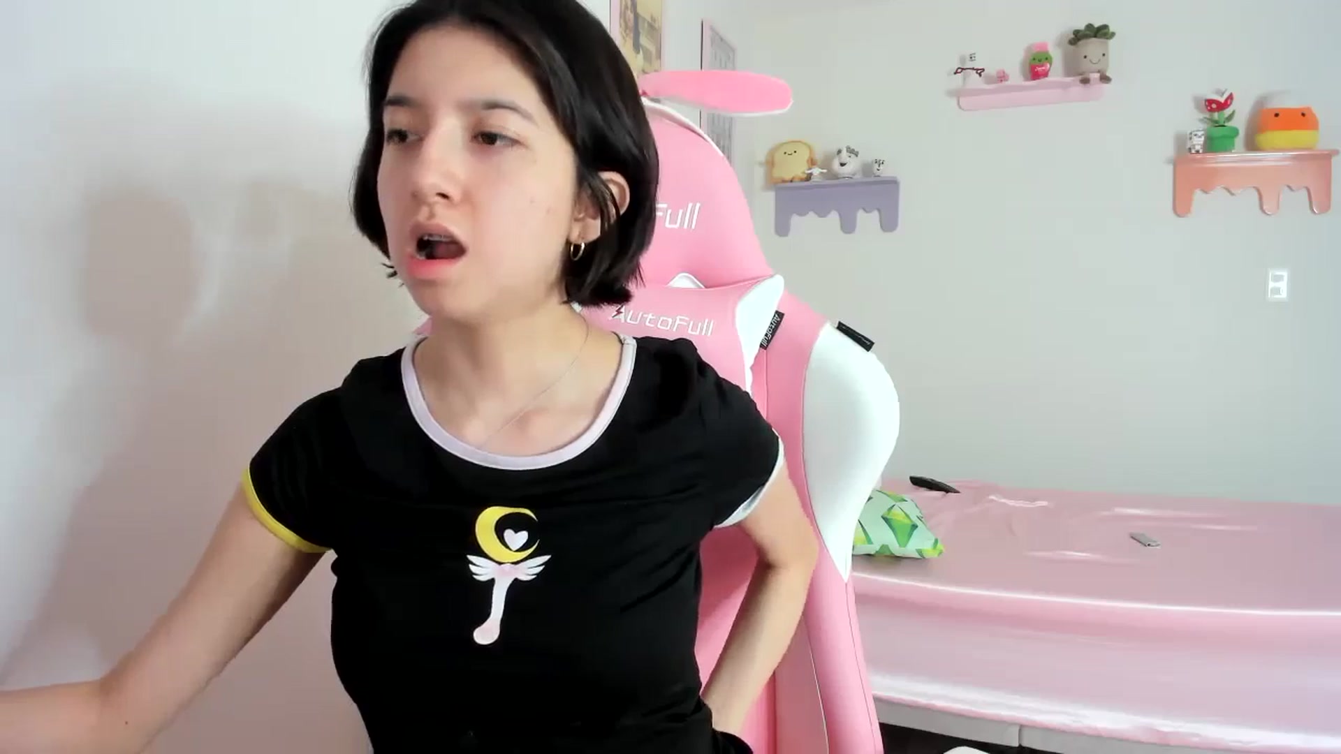Gallery image thumbnail from Cherrycute666's myfreecams stream on, 10/10/2023, 20:40 image 13 of 20