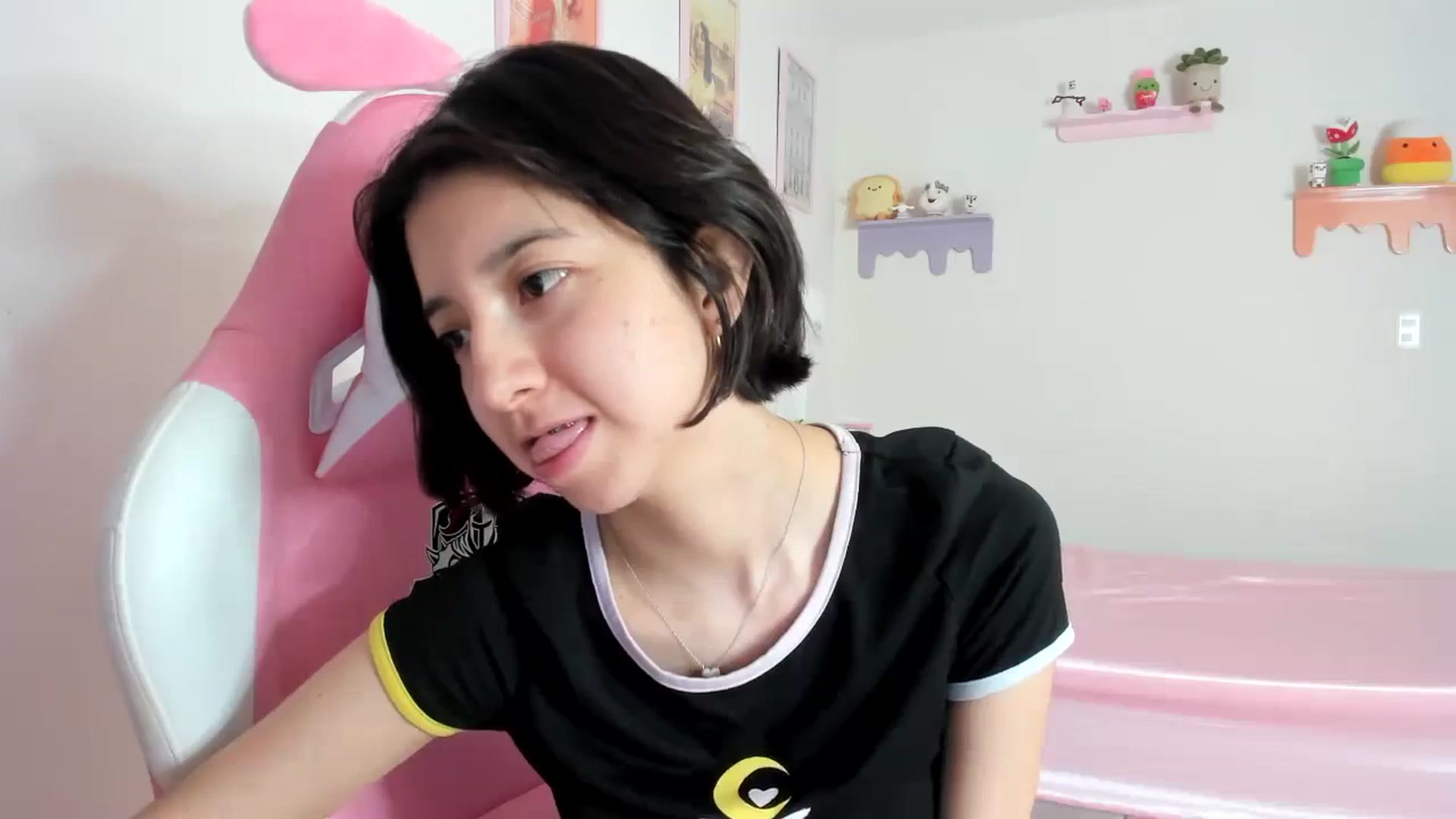 Gallery image thumbnail from Cherrycute666's myfreecams stream on, 10/10/2023, 21:47 image 17 of 20