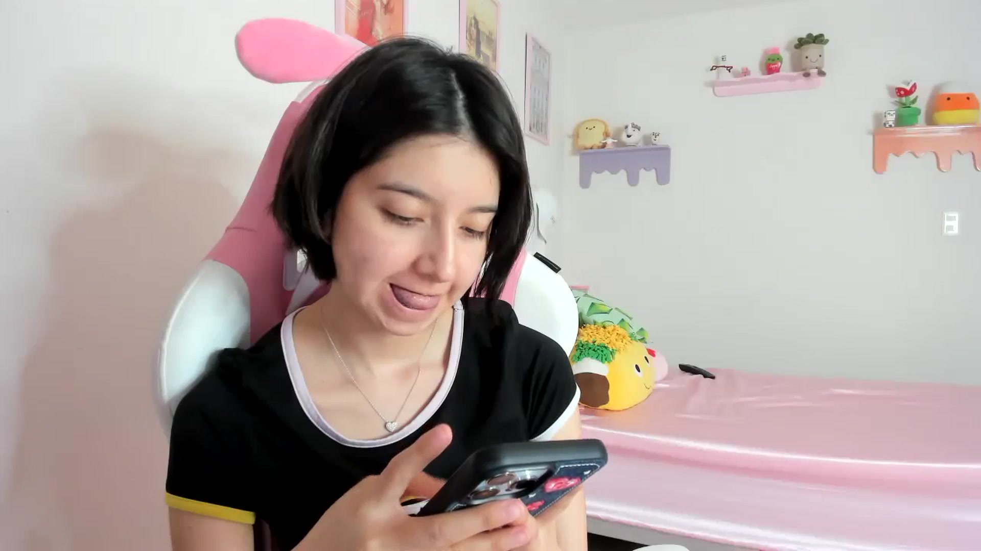 Gallery image thumbnail from Cherrycute666's myfreecams stream on, 10/10/2023, 21:47 image 11 of 20