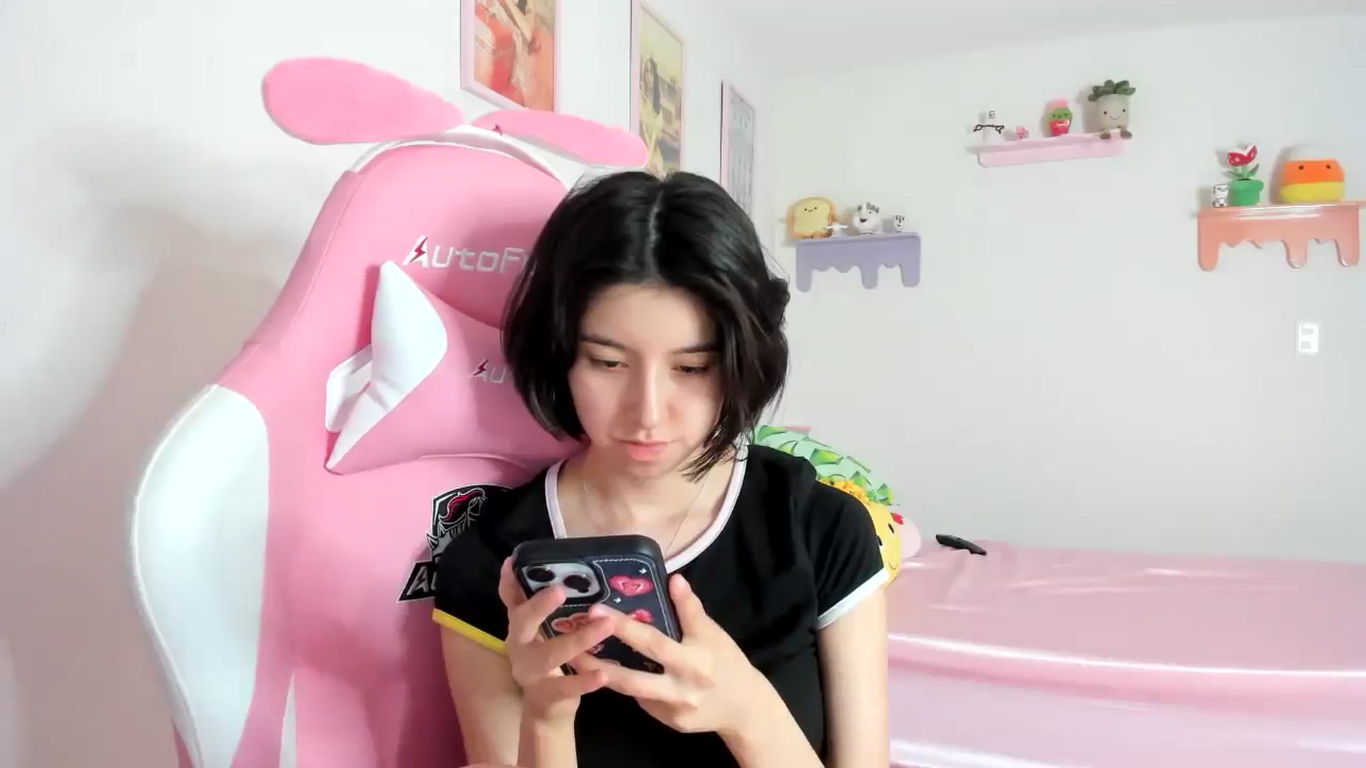 Gallery image thumbnail from Cherrycute666's myfreecams stream on, 10/10/2023, 21:47 image 15 of 20