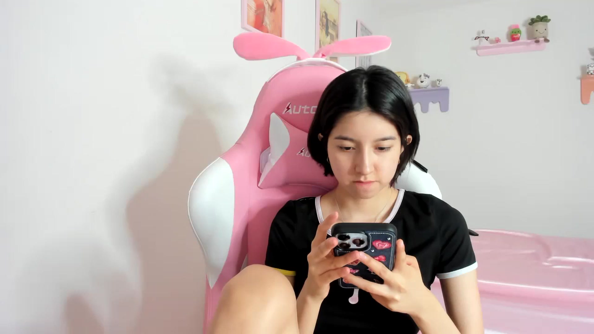 Gallery image thumbnail from Cherrycute666's myfreecams stream on, 10/10/2023, 23:19 image 4 of 20