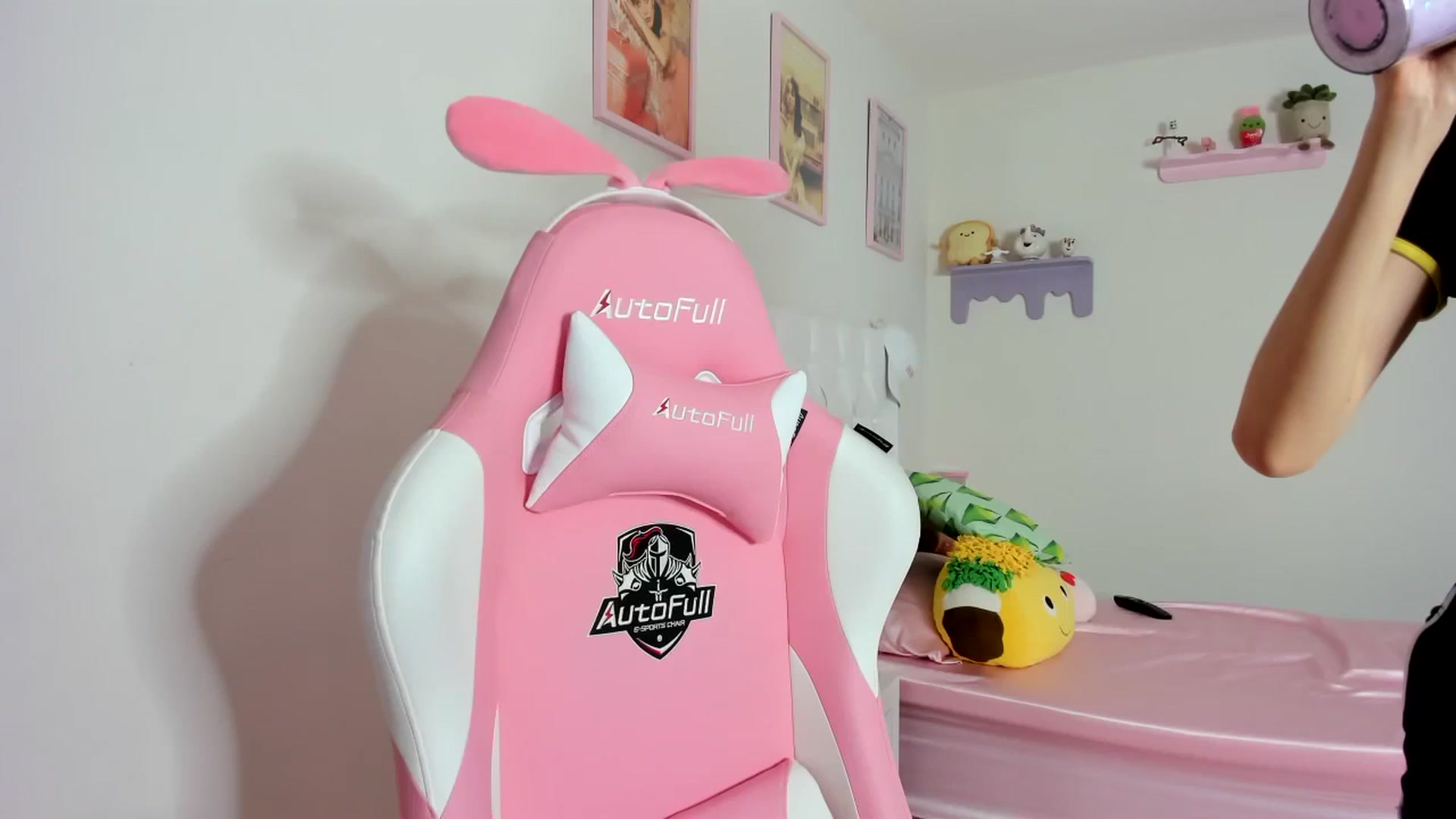 Gallery image thumbnail from Cherrycute666's myfreecams stream on, 10/10/2023, 23:19 image 1 of 20