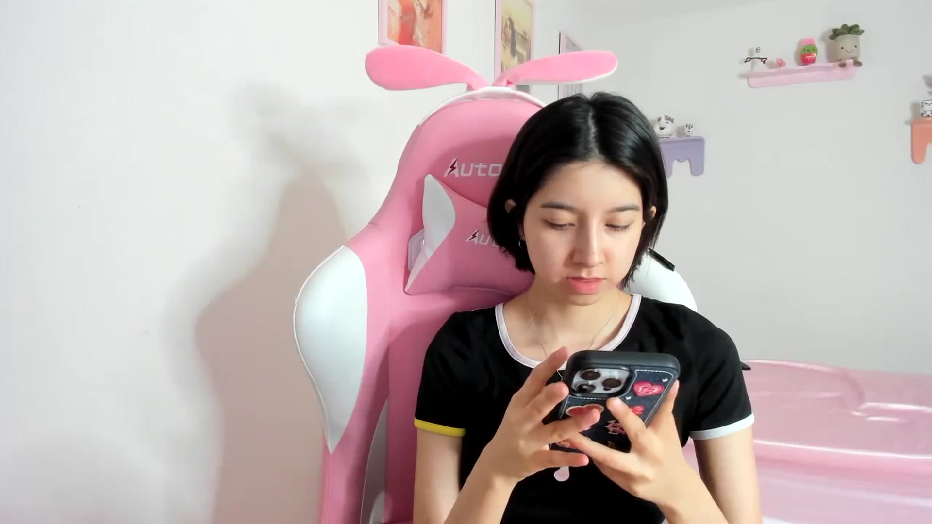 Gallery image thumbnail from Cherrycute666's myfreecams stream on, 10/10/2023, 23:19 image 3 of 20