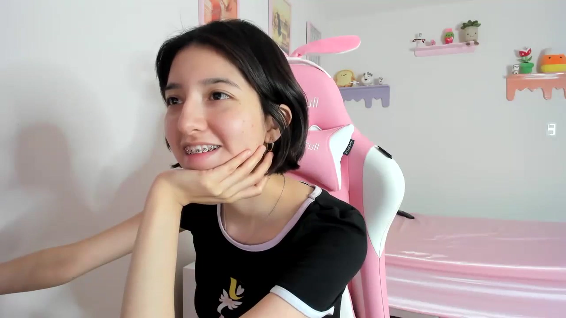 Gallery image thumbnail from Cherrycute666's myfreecams stream on, 10/10/2023, 23:19 image 17 of 20