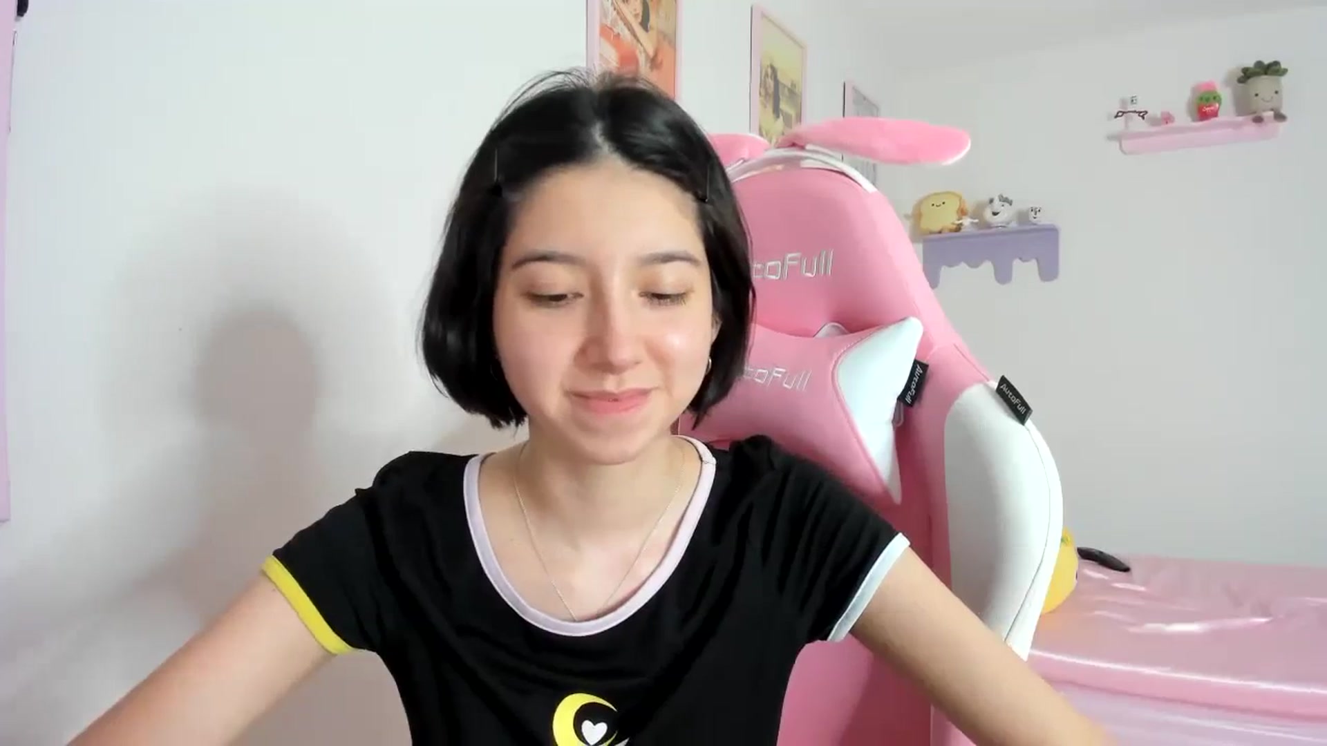 Gallery image thumbnail from Cherrycute666's myfreecams stream on, 10/11/2023, 02:16 image 6 of 20