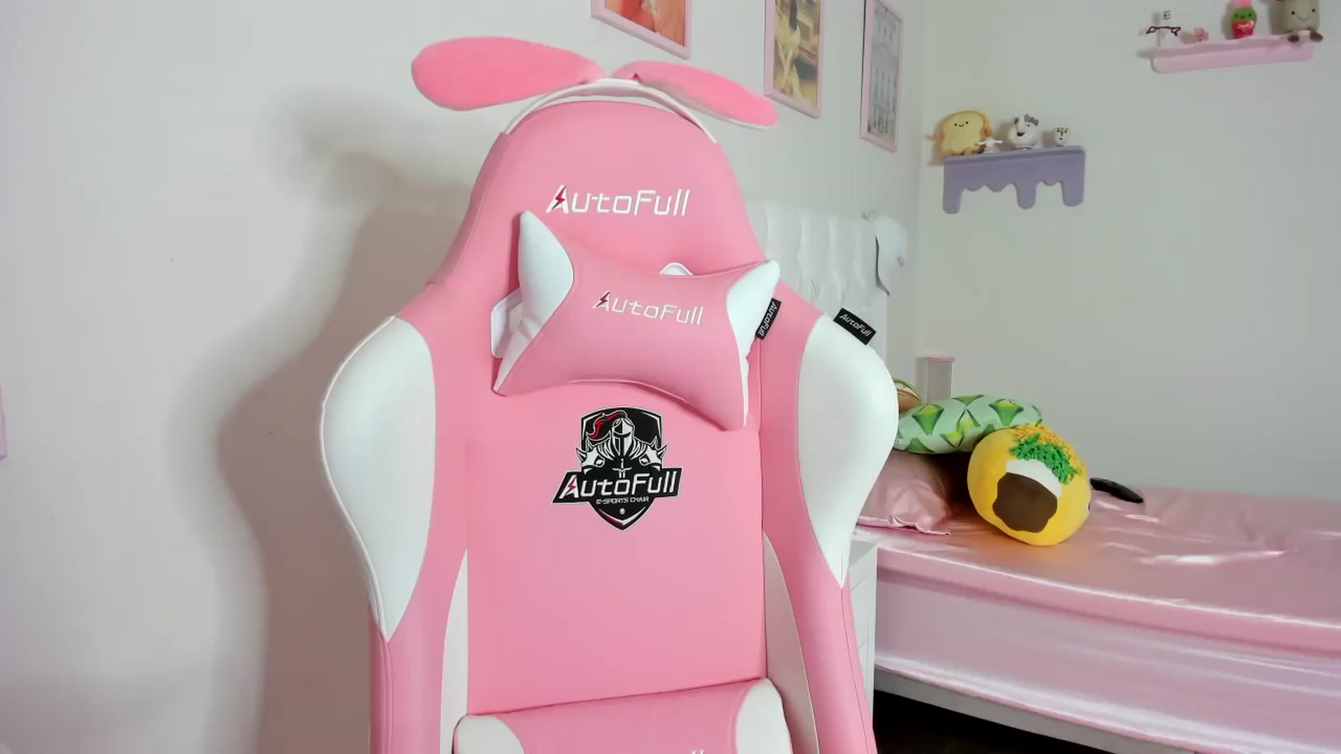 Gallery image thumbnail from Cherrycute666's myfreecams stream on, 10/11/2023, 02:16 image 15 of 20