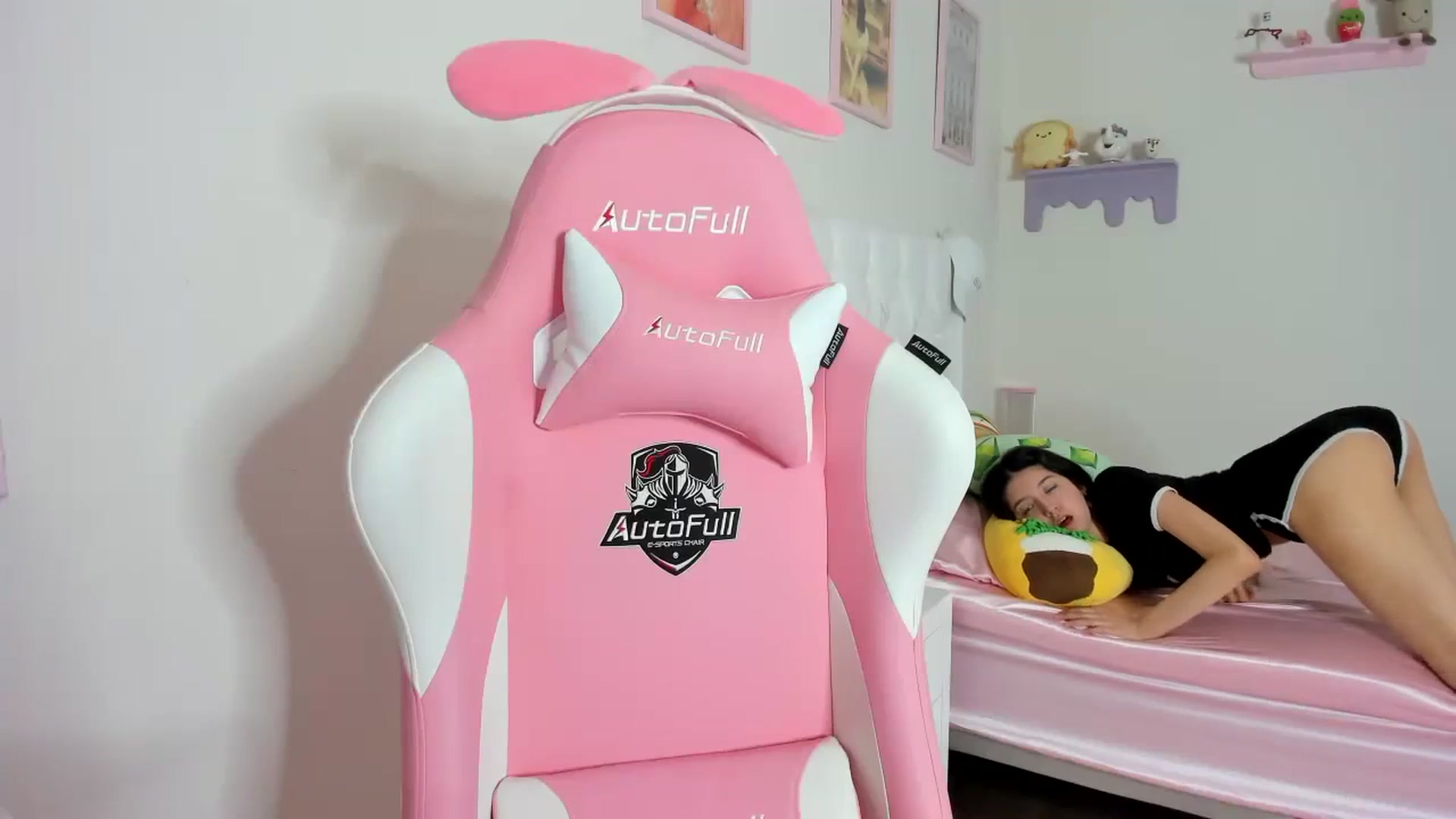 Gallery image thumbnail from Cherrycute666's myfreecams stream on, 10/11/2023, 02:16 image 16 of 20