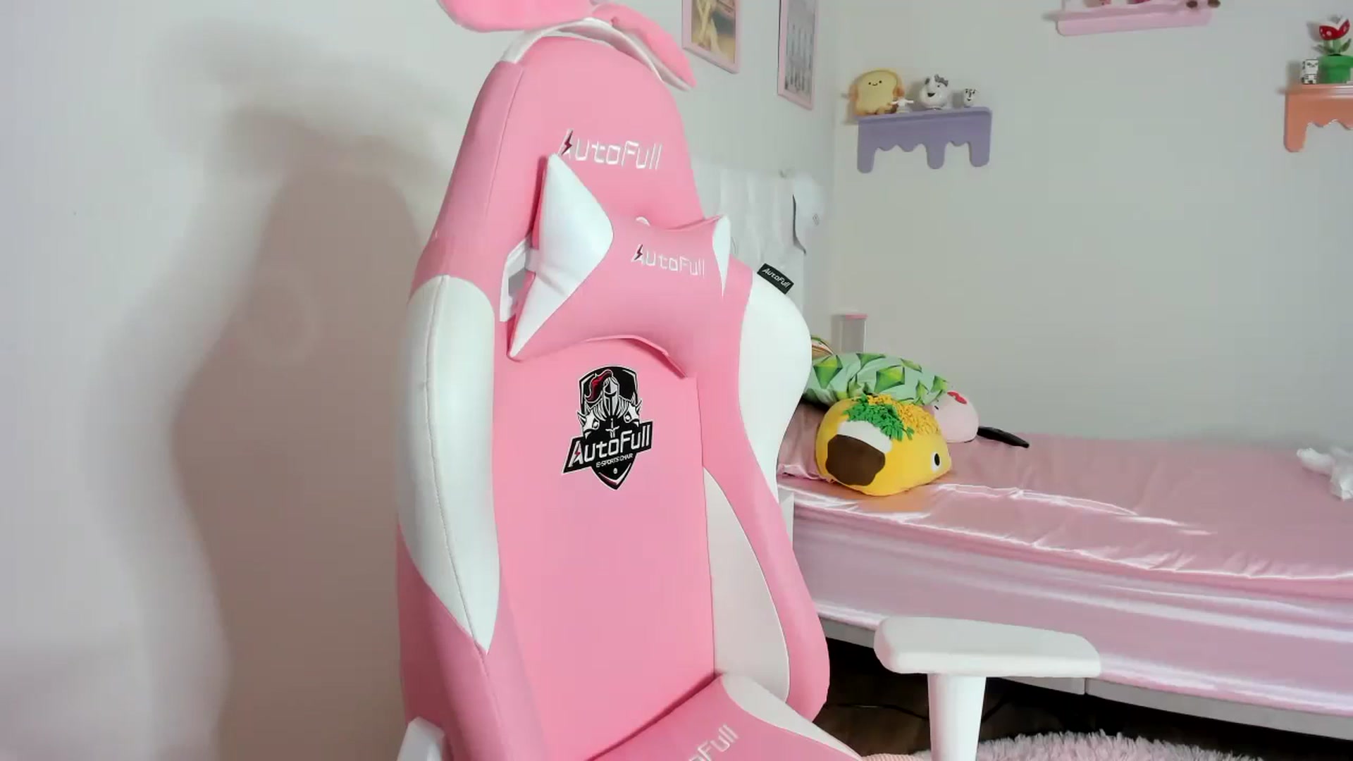 Gallery image thumbnail from Cherrycute666's myfreecams stream on, 10/11/2023, 02:55 image 17 of 20