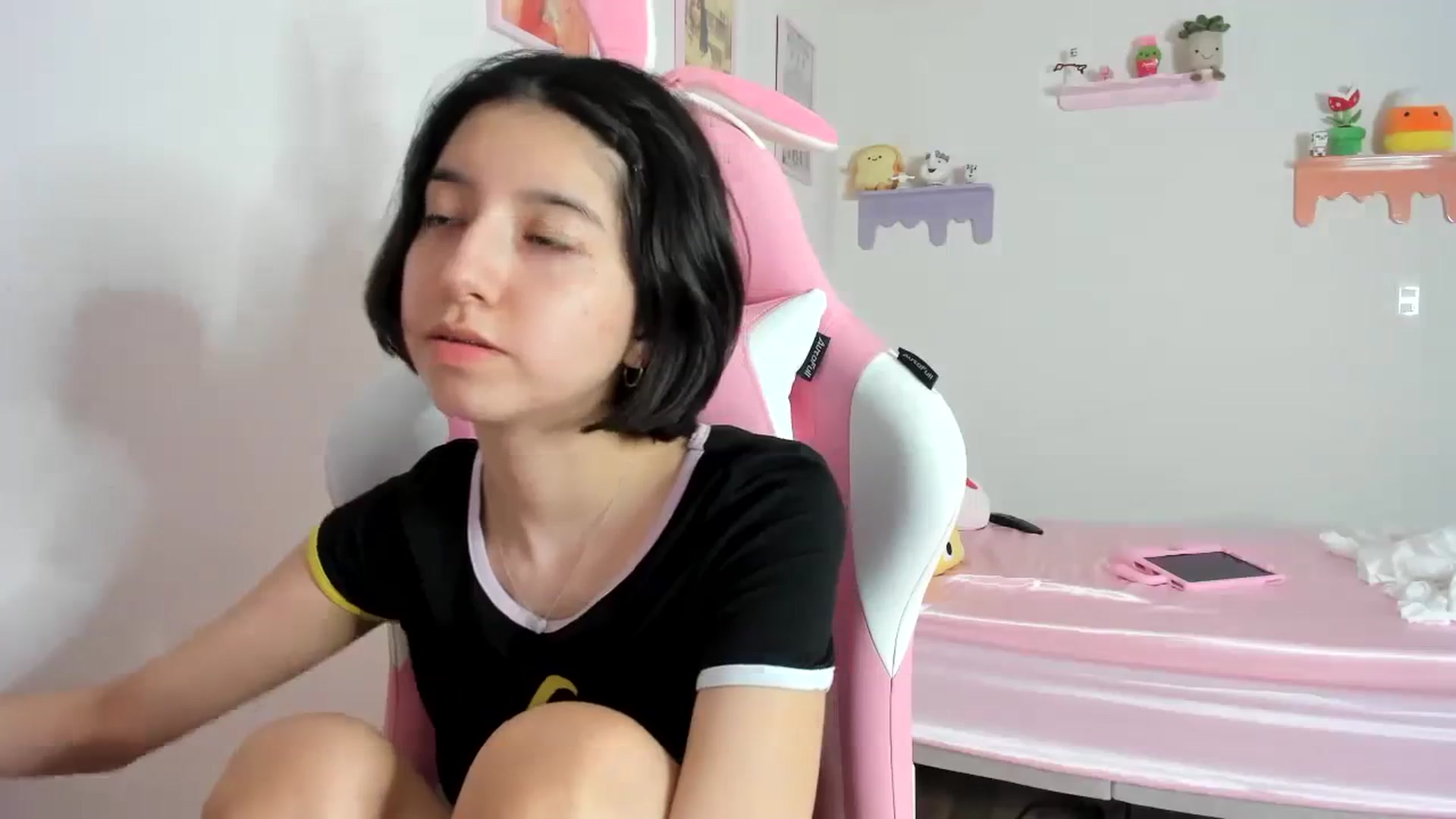 Gallery image thumbnail from Cherrycute666's myfreecams stream on, 10/11/2023, 06:46 image 6 of 20