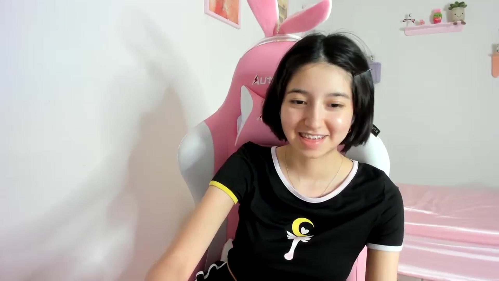 Gallery image thumbnail from Cherrycute666's myfreecams stream on, 10/11/2023, 06:46 image 17 of 20